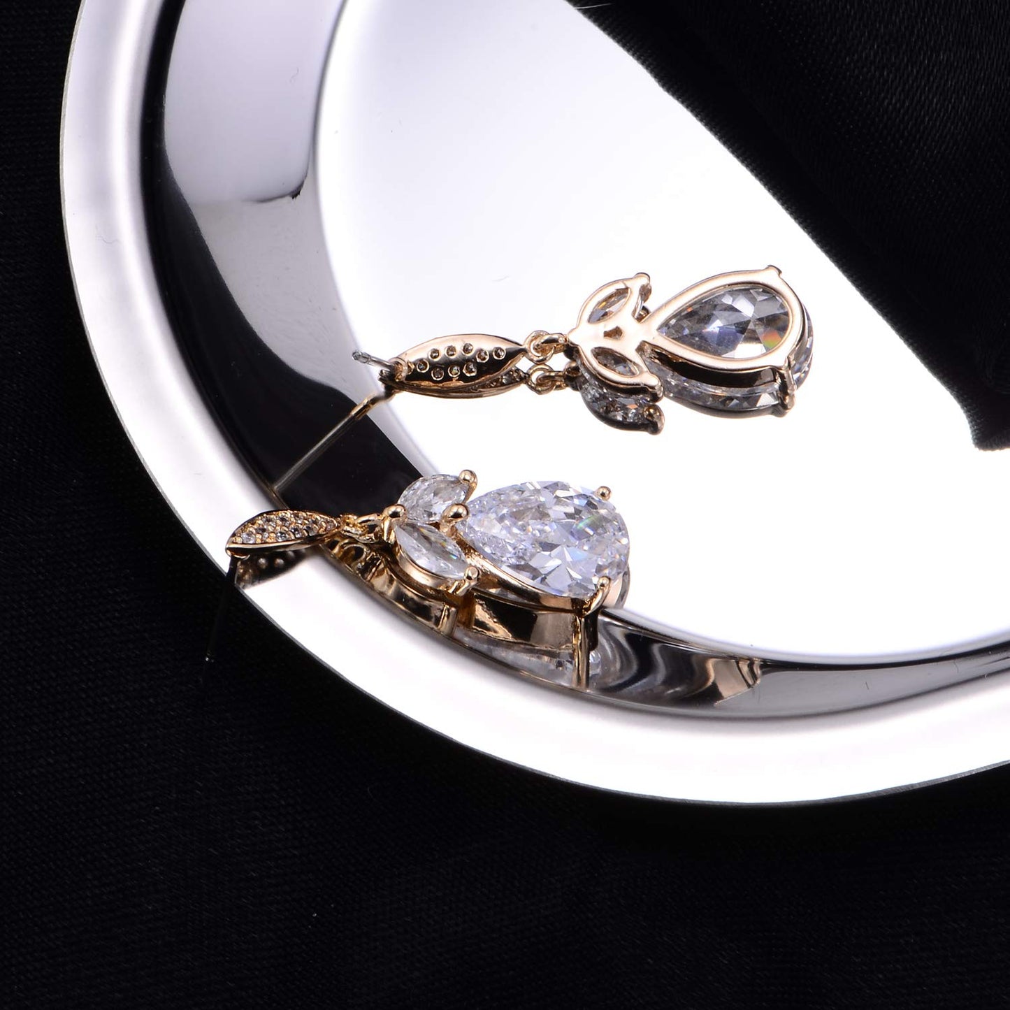 Women's Cubic Zirconia Bridal Earring - Elegant 14k Gold Plated Teardrop Cluster Floral Leaf CZ Crystal Rhinestone Wedding Earring for Bride Bridesmaids Mother of Bride Party Prom