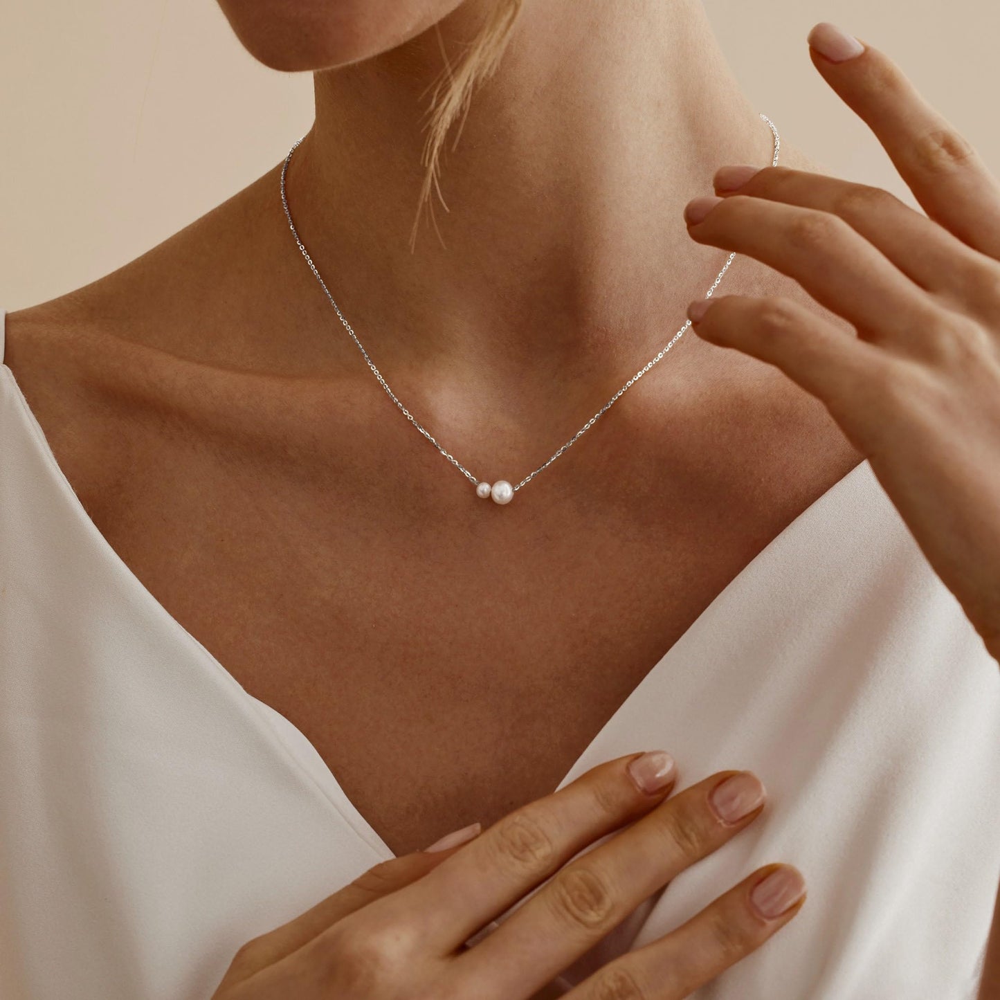 Treasure Bender Silver Pearl Necklaces for Women Trendy Silver Plated Dainty Necklace Simple Pearl Drop Charm Pendant Necklace Women's Jewelry Best Friend Birthday Gifts Silver Jewelry for Women