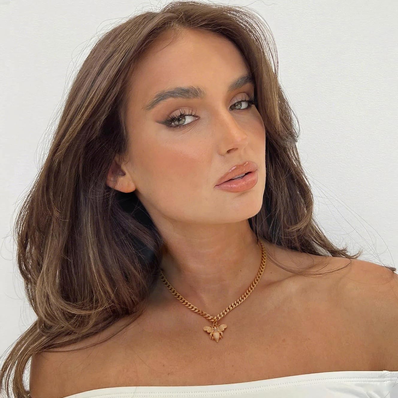 CANEVINKA 18K Gold Plated Necklace for Women Bee Pendant Necklace Handmade Jewelry with Adjustable Necklace Chain Thick Cuban Link Chain Fashion Chunky Necklace