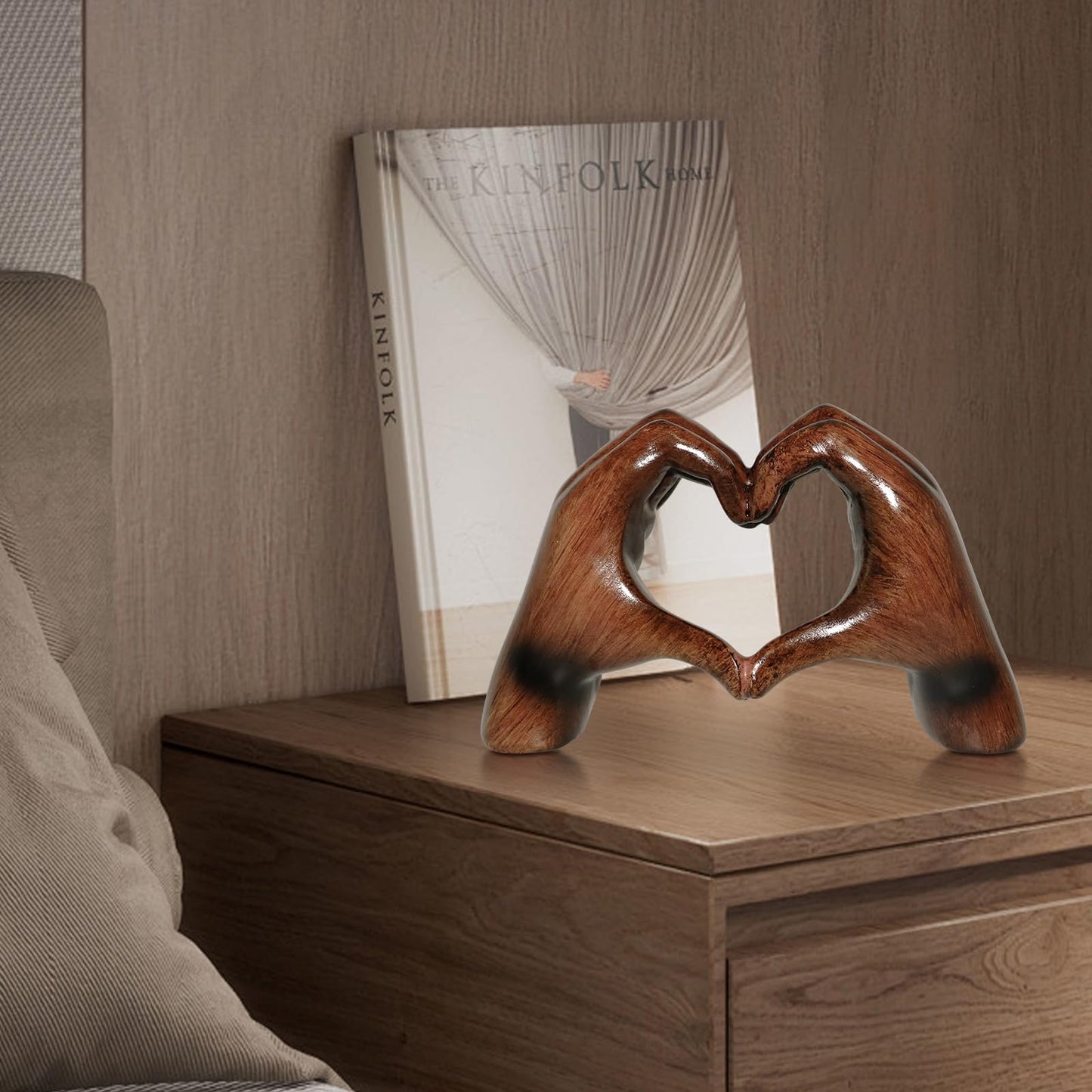 Toparad Heart Hands Sculpture Aesthetic Decor, Love Hands Heart Statue Decoration for Living Room Table Office Bedroom Bookshelf, Unique Birthday Idea for Girls Sisters Girlfriend Mom Teacher