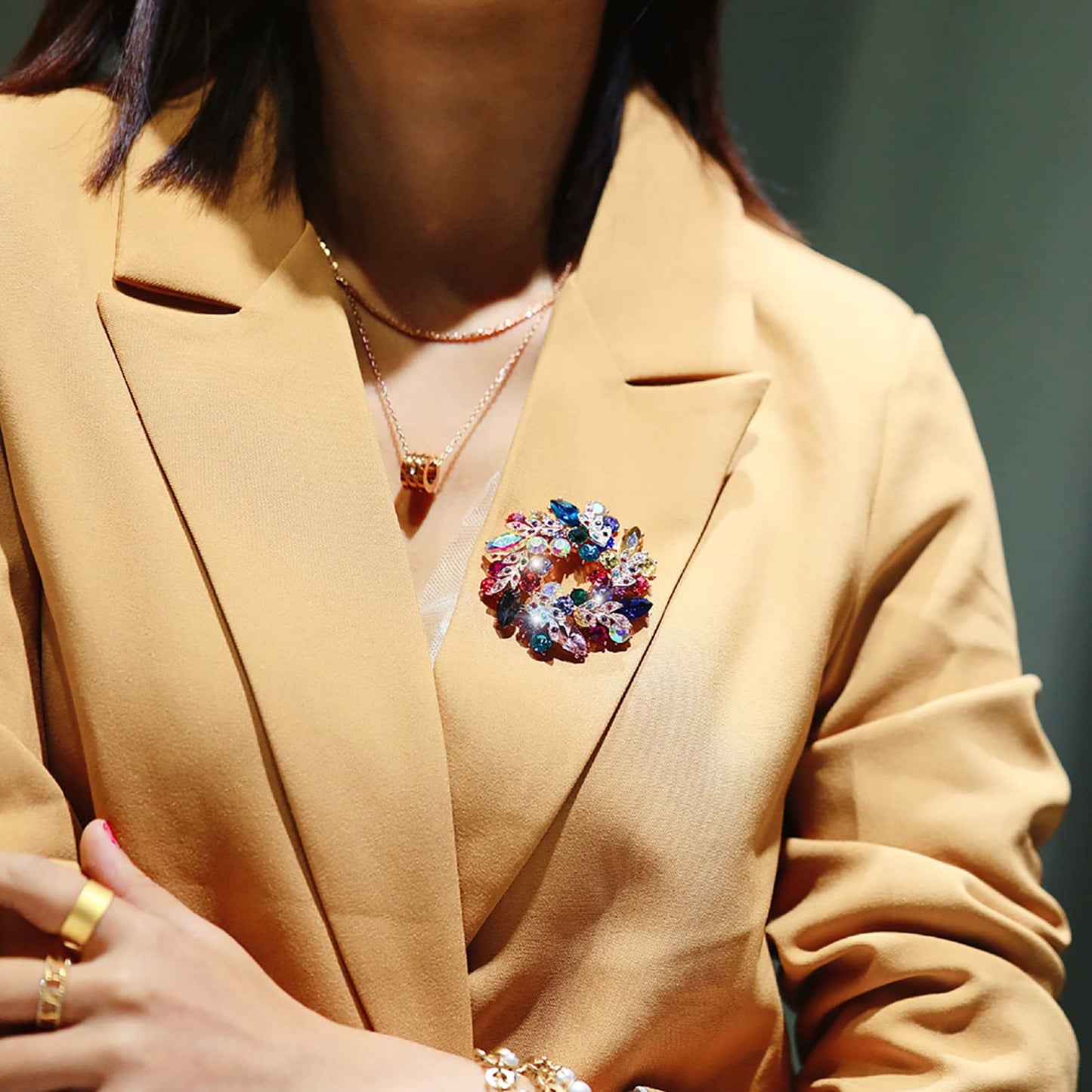 AILONMEI Elegant Pearl Flower Designer Brooch Pins Broches Costume Jewelry For Women Fashion Christmas Gift (Colorful Wreath)