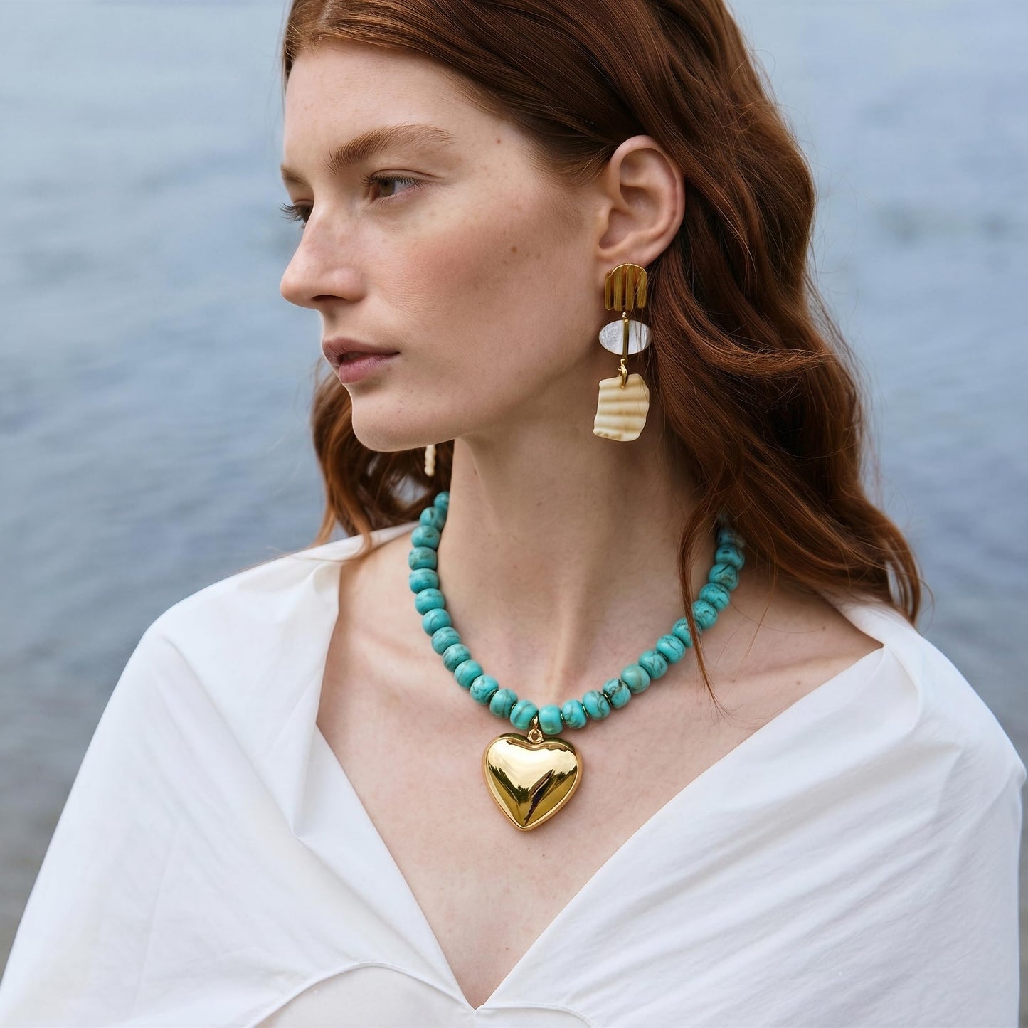 MIUSISHIYU Turquoise Blue Faux Stone Resin Chunky Necklaces for Women, Trendy Beaded Puffy Gold Heart Pendant Statement Choker, Lightweight Boho Y2K Summer Beach Jewelry