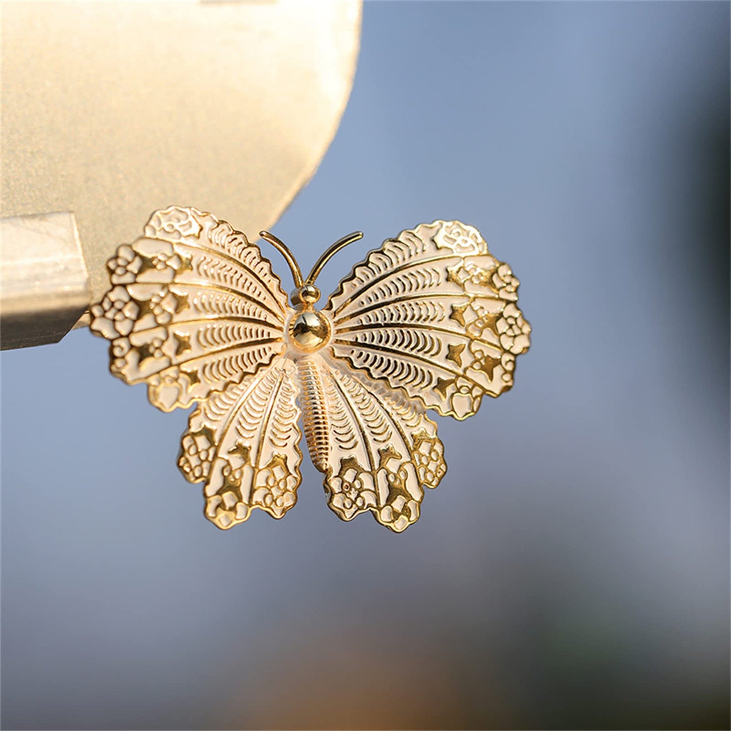 AILONMEI Elegant Pearl Flower Designer Brooch Pins Broches Costume Jewelry For Women Fashion Christmas Gift (Butterfly)