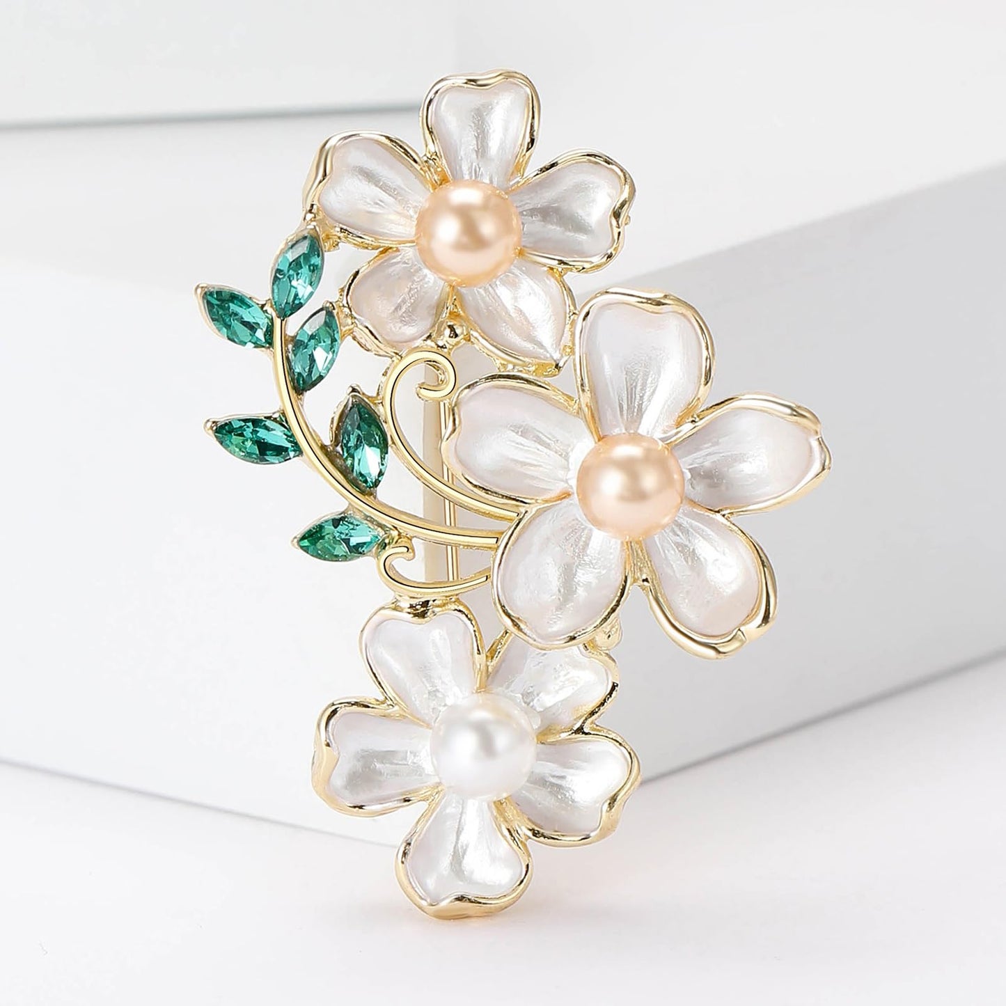 Camellia Flower Brooch for Women Luxury Pearl Flower Brooches Rhinestone Floral Pin Sweater Coat Dress Accessories Gifts for Mother's Day Party Wedding