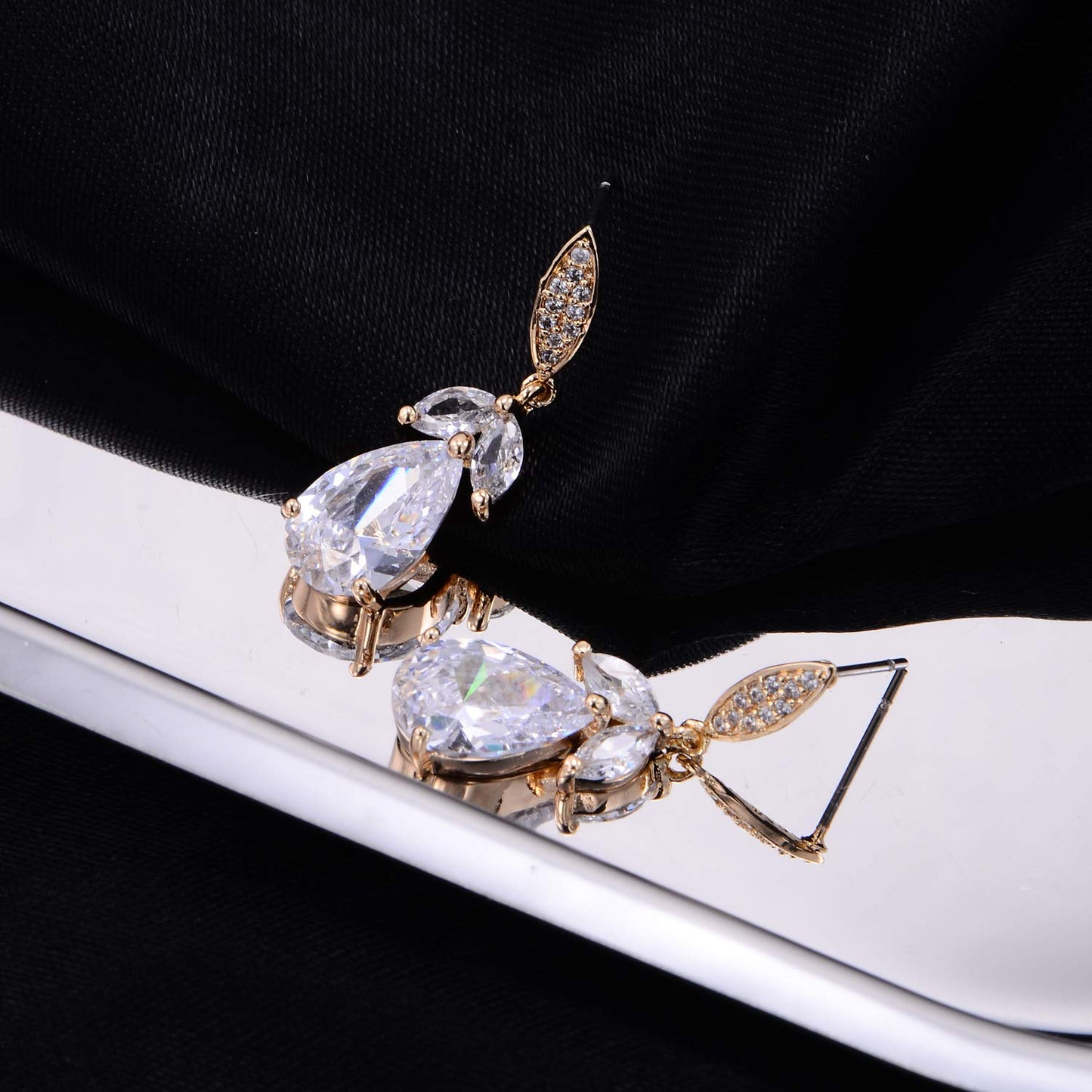 Women's Cubic Zirconia Bridal Earring - Elegant 14k Gold Plated Teardrop Cluster Floral Leaf CZ Crystal Rhinestone Wedding Earring for Bride Bridesmaids Mother of Bride Party Prom