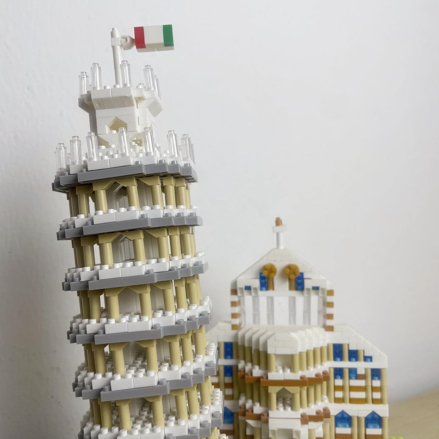 Leaning Tower of Pisa Micro Mini Building Blocks - 8.7"Scale Architecture Model Kit for Adults, Collectible Display Toy with Detailed Manual, STEM Educational Toy for Teens & Adults (1700+ Pieces)