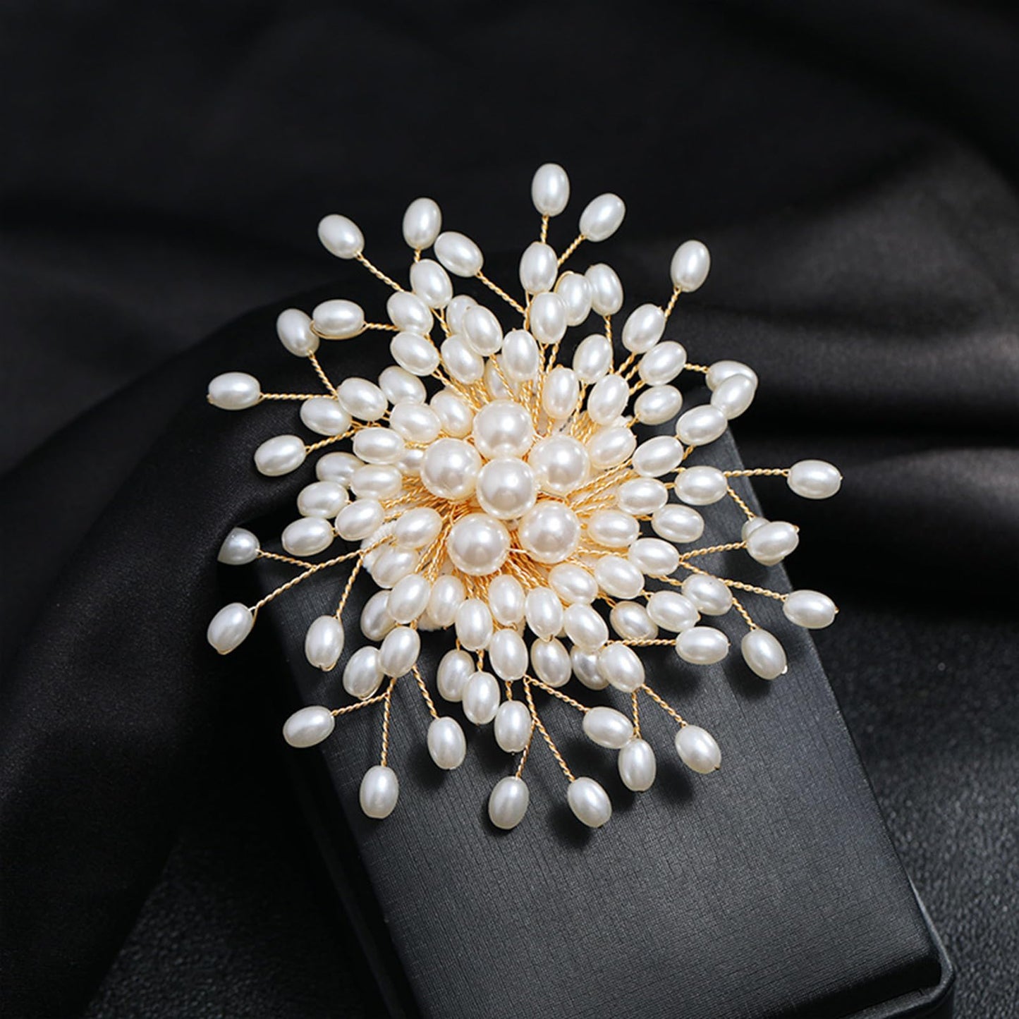 Charm White Pearl Brooch Pins for Women,Striking Large Pearl Flower Statement Costume Pin Graceful Wedding Anniversary Prom Jewelry Gifts (Pearl4)