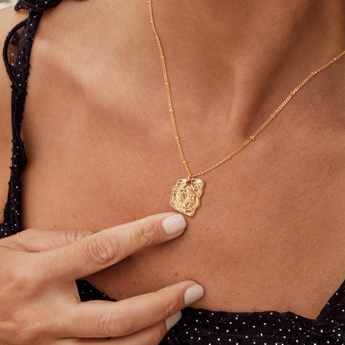 MEVECCO Dainty Gold Crab Pendent Necklace for Women 18K Gold Plated Beach Cute Crab Necklace Boho Handmade Ocean jewelry
