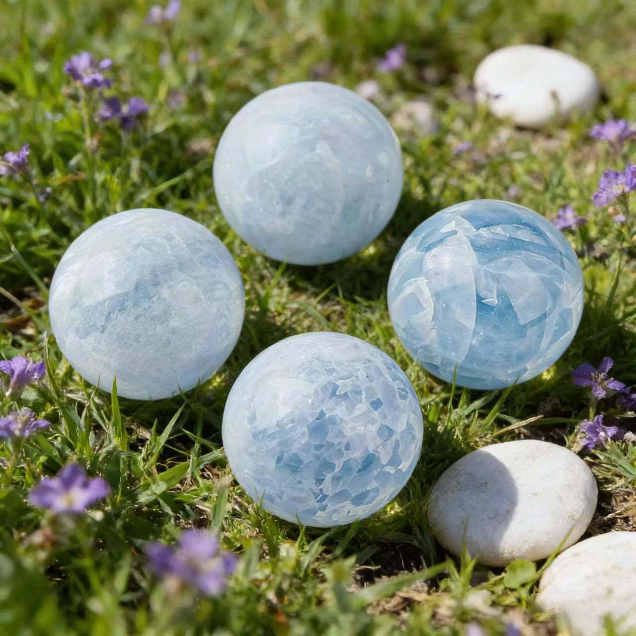 AierCrystal Natural Stone Healing Crystal Sphere Feng Shui Decor Positive Energy Tool for Wealth Meditation Protection Spiritual Space Diameter 4-5cm Celestite Sphere