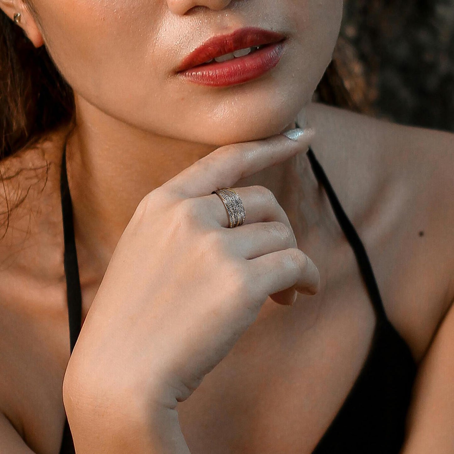 Mytys 2 Tone Intertwined Crossover Statement Ring Fashion Chunky Band Rings for Women Black Gold Silver Rose Gold Plated Wide Index Finger Rings Costume Jewelry (scaled-down Gold and silver, 9)