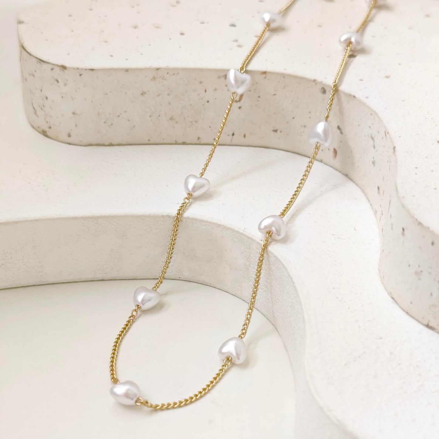 Zeffy Gold Pearl Necklace Heart Necklace as Pearls Jewelry Dainty Necklaces for Women Summer Jewelrys Gold and Pearl Choker for White Pearls Necklaces as Wedding Jewelry Gift