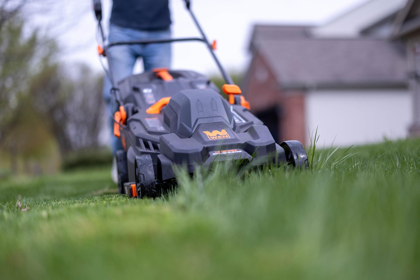WEN 20V Max 2-in-1 19-Inch Cordless Brushless Lawn Mower and Mulcher with Two 5Ah Batteries and Dual Port Charger (20839)