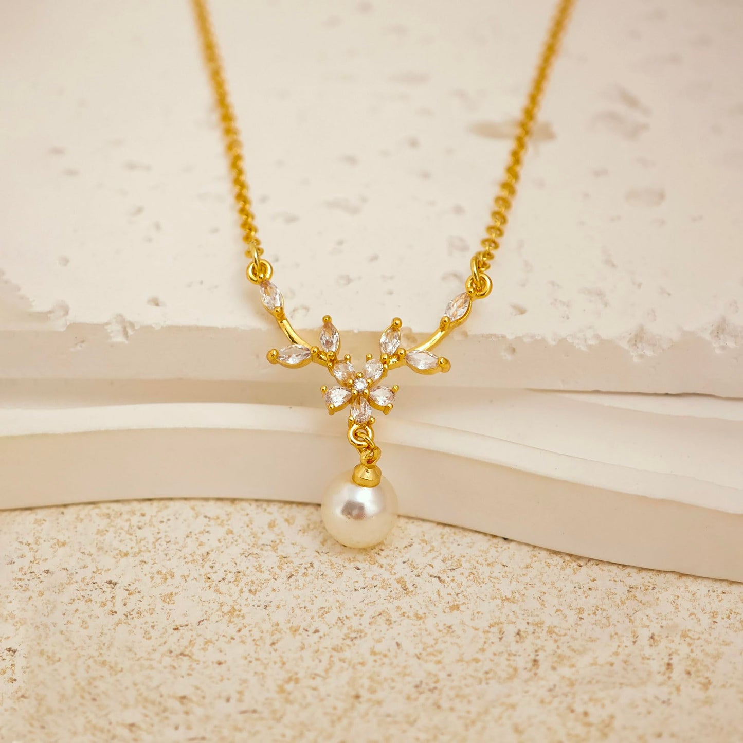 JOBICY Gold Pearl Necklaces for Women Trendy, CZ Flower Pearl Drop Pendant Necklace 14k Dainty Gold Necklace for Women Simple Cute Pearls Choker Bridesmaids Necklace Prom Wedding Jewelry Gifts