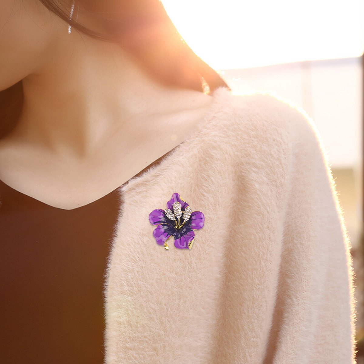 Merdia Purple Floral Brooch Pin for Women, Elegant Brooches and Pins for Young Ladies, Pearl Brooches with Flower Pins, Designer Brooch Collar Pins for Women, 29.8g