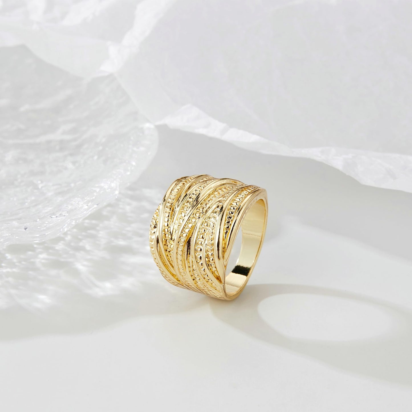 Mytys 2 Tone Intertwined Crossover Statement Ring Fashion Chunky Band Rings for Women Black Gold Silver Rose Gold Plated Wide Index Finger Rings Costume Jewelry (Gold, 9)