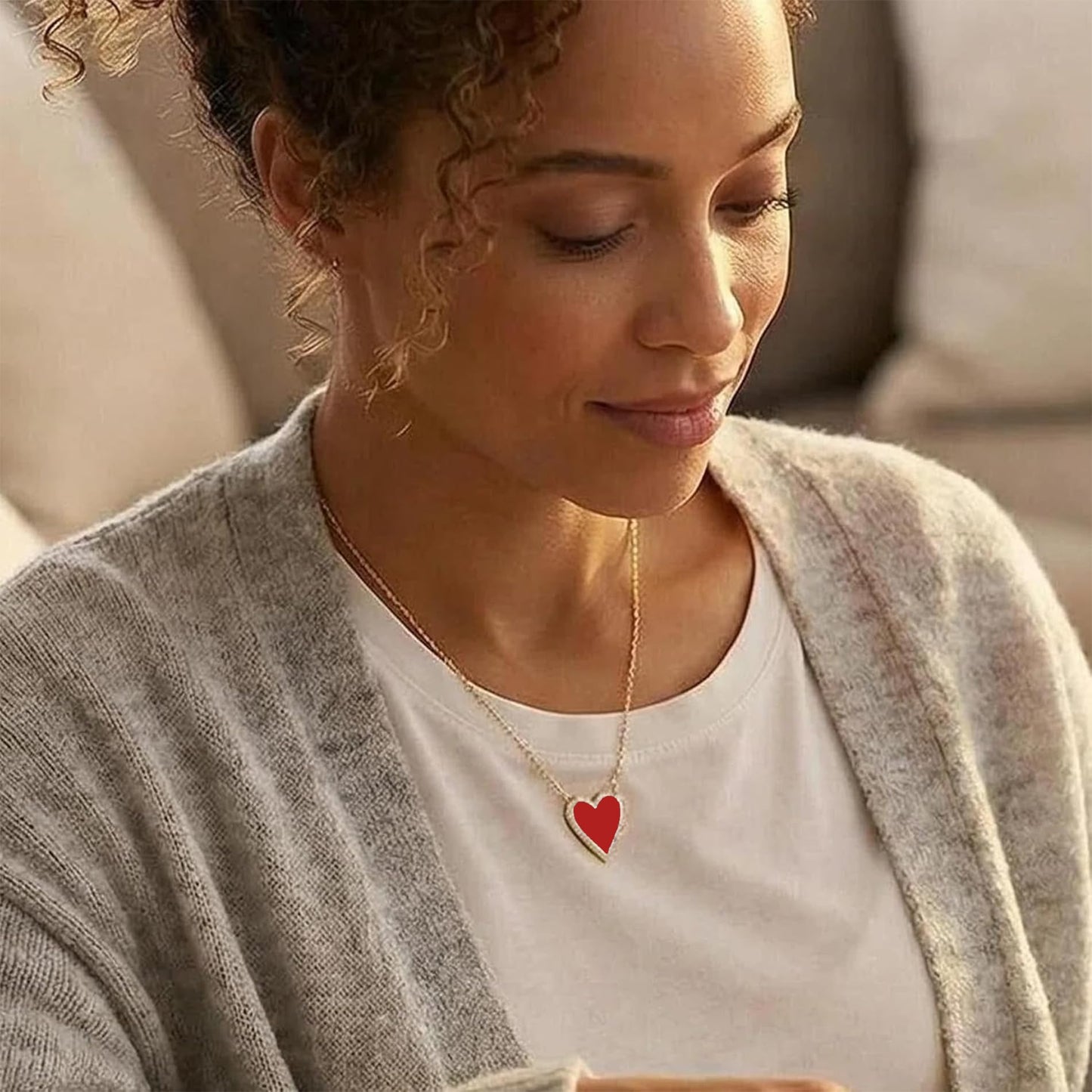 JINGDR Red Heart Necklace for Women Carnelian Crystal Trendy Jewelry Love Heart Gemstone Pendant, Gold Plated Heart Paperclip Chain Necklace Cute Heart Necklaces for Women Dainty Jewelry (Red)