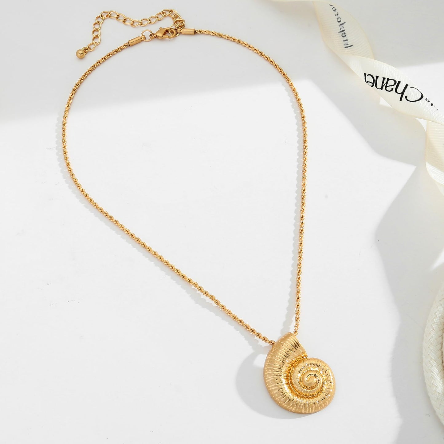 WOWORAMA Gold Conch Shell Necklace for Women Matte Gold Sea Snail Pendant Necklaces Adjustable Chain Ocean Sea Witch Shell Choker Necklace Vintage Summer Beach Jewelry