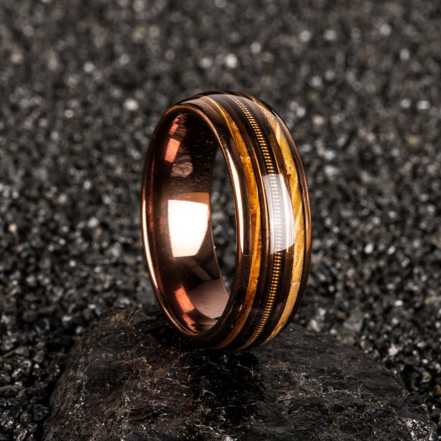 JEWPER 8mm Men Womens Wedding Band Tungsten Rings Brown Fashion Promise Carbide Inlaid Guitar Strings Whiskey Barrel Wood Matte Finish Edge Comfort Fit size 7-12(13)