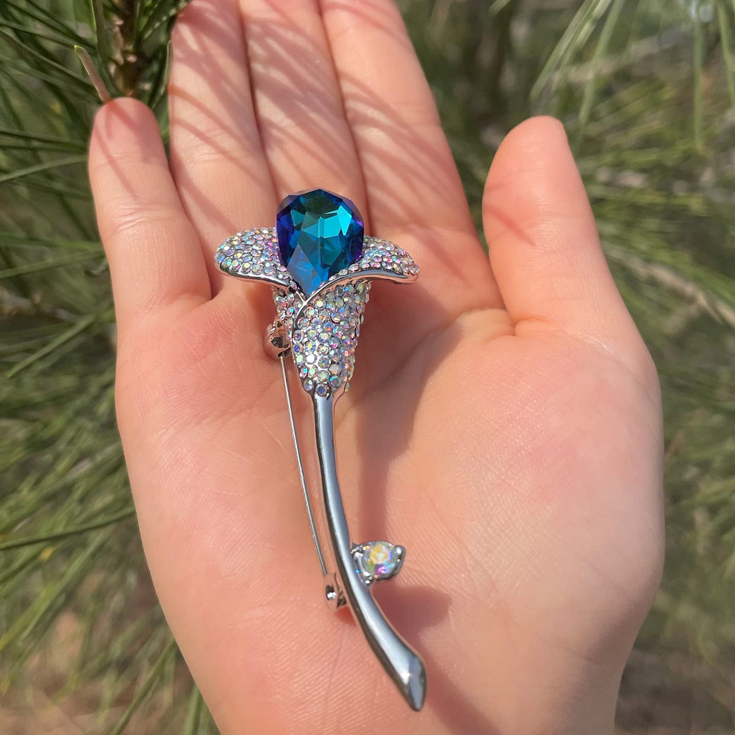 AILONMEI Elegant Pearl Flower Designer Brooch Pins Broches Costume Jewelry For Women Fashion Christmas Gift (Blue Calla Lily)