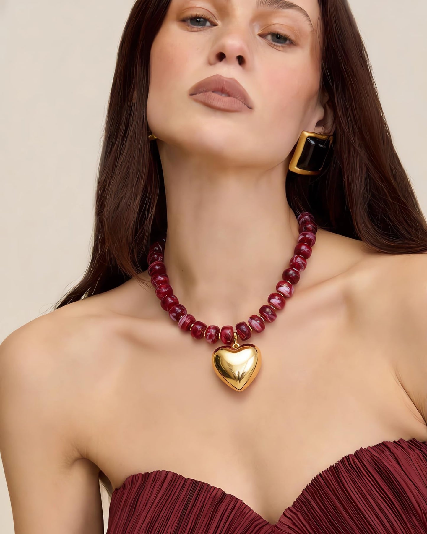 ENSKEFEN Red Acrylic Beaded Necklace Gold Heart Pendant Necklaces for Women Elegant Bold Chunky Statement Necklace Fashion Jewelry