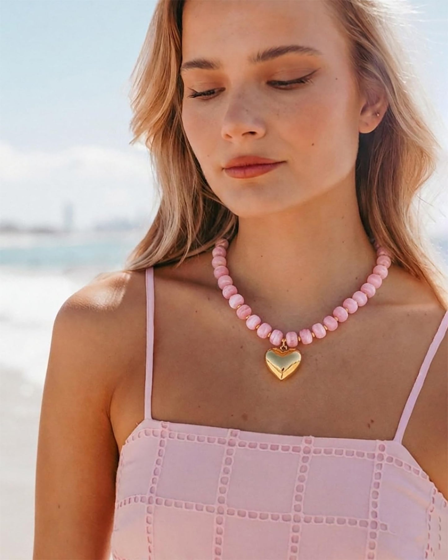 ENSKEFEN Chunky Heart Necklaces for Women Cute Pink Resin Beaded Choker Necklace Trendy Light Pink Statement Necklace Summer Beach Vacation Jewelry