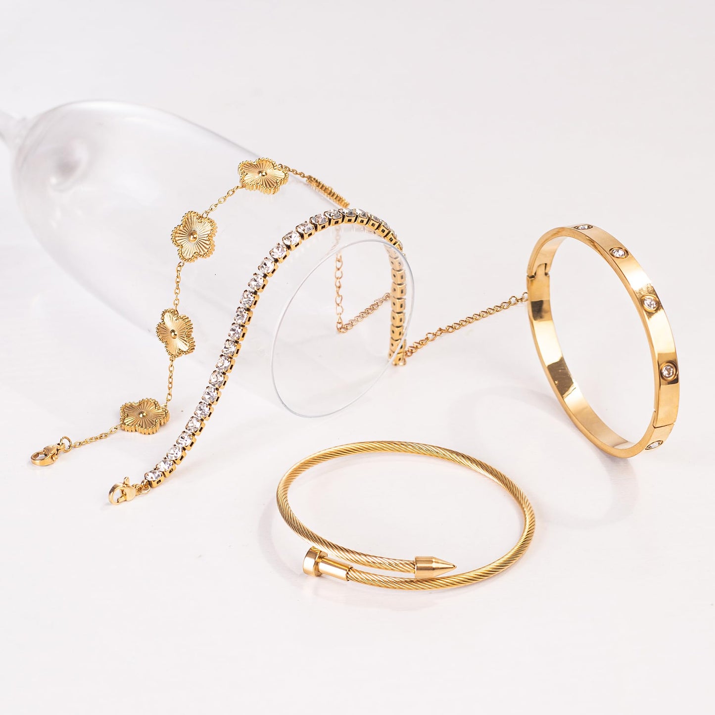 Lamdo 18K Gold Plated Womens Stackable Floral Gold Clover Bracelets Set Love Bangle Bracelets Non Tarnish, Nail Bracelet Set Trendy Jewelry,Gifts for Women's Day and Mother's Day (Gold, One Size)