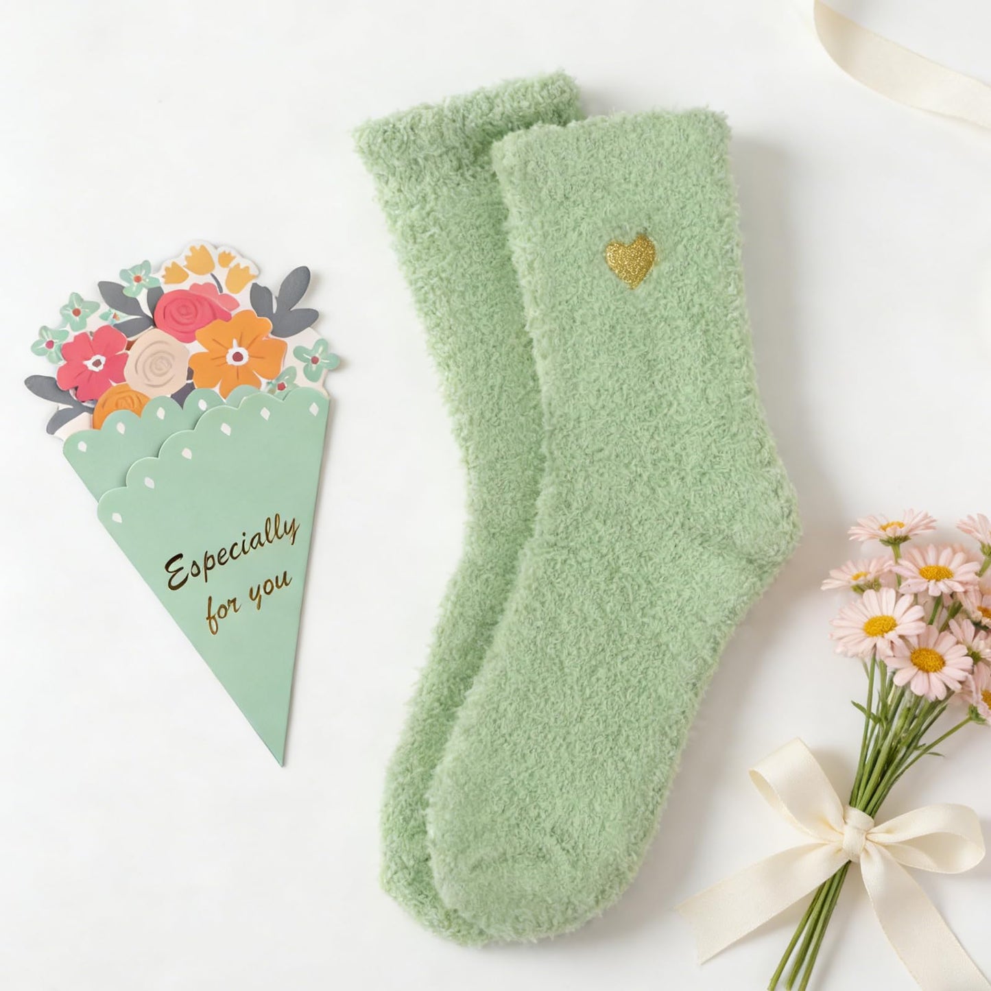 Birthday Gifts for Women, Teen Girls, Her, Unique Happy Birthday Gift Baskets for Best Friend Sister Daughter, Women Mother Gifts Box for Girls Wife Girlfriends, 14pcs Cute Daisy Gift Set(Green)