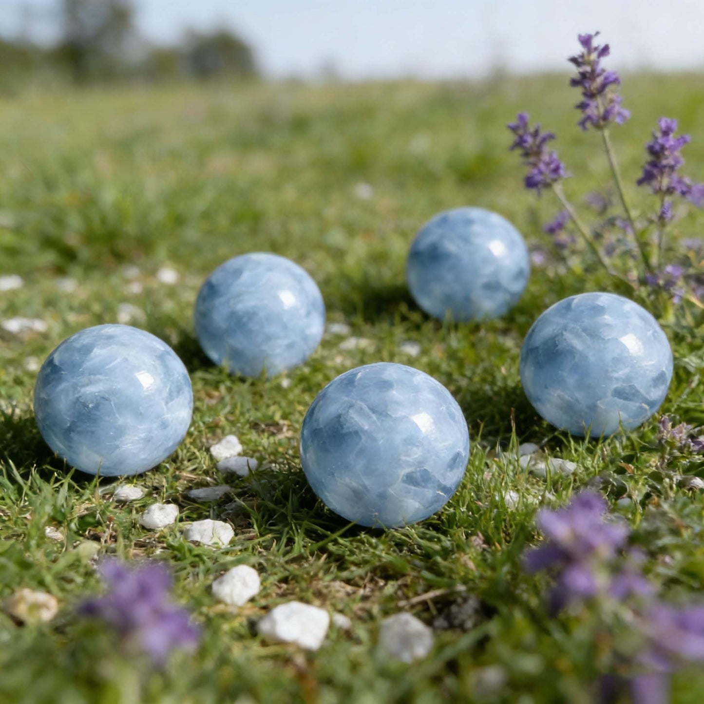 AierCrystal Natural Stone Healing Crystal Sphere Feng Shui Decor Positive Energy Tool for Wealth Meditation Protection Spiritual Space Diameter 4-5cm Celestite Sphere