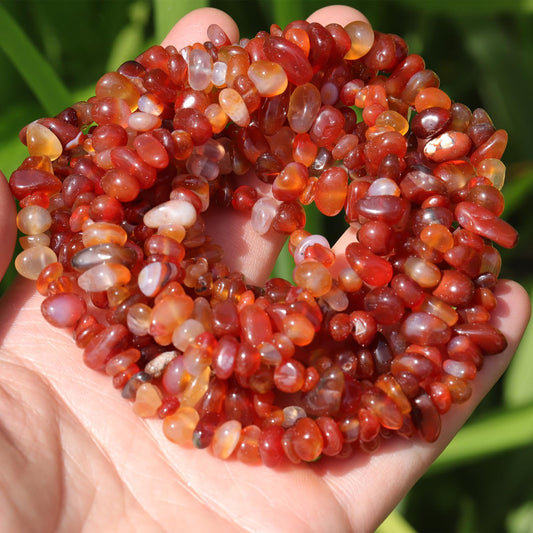 400pcs Natural Chip Stone Beads for Jewelry Making Red Agate 5-8mm Irregular Gemstones Healing Crystal Loose Rocks Bead Hole Drilled for Ring Earrings Necklace Bracelet Making DIY Art Crafts