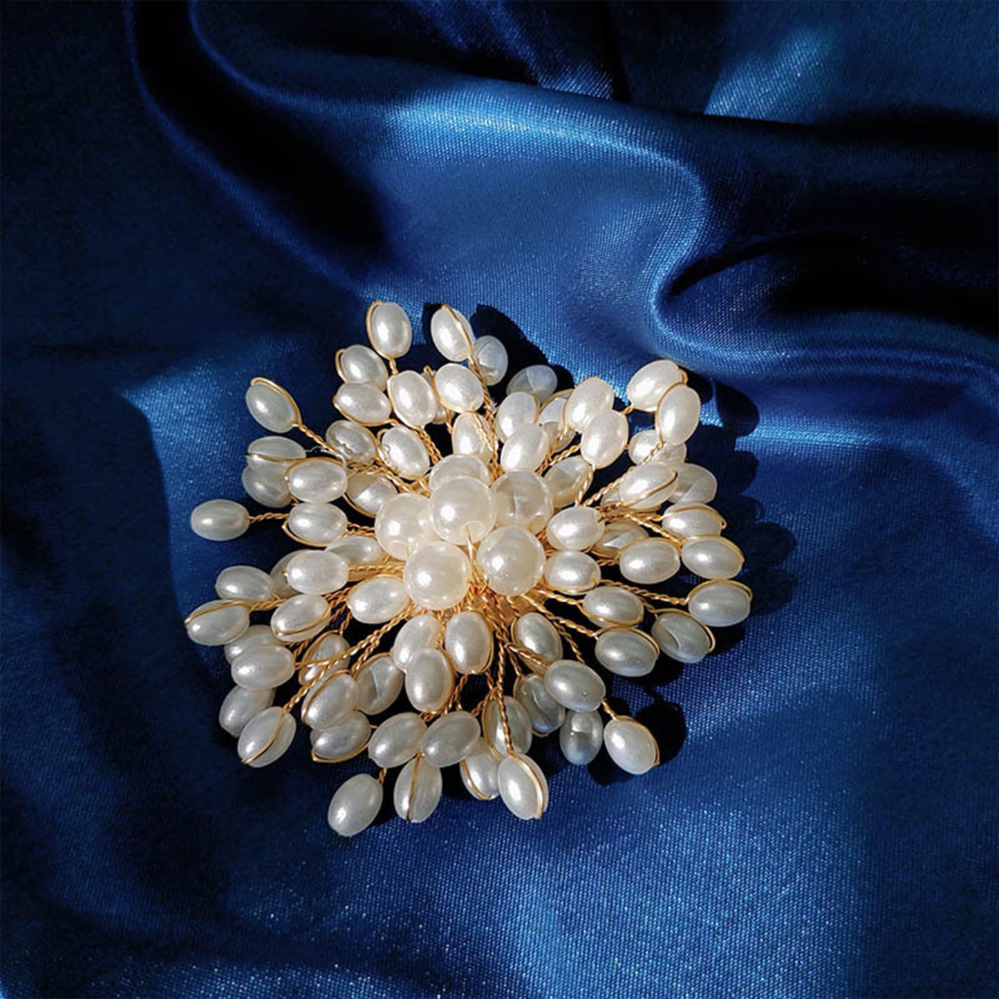 Charm White Pearl Brooch Pins for Women,Striking Large Pearl Flower Statement Costume Pin Graceful Wedding Anniversary Prom Jewelry Gifts (Pearl4)