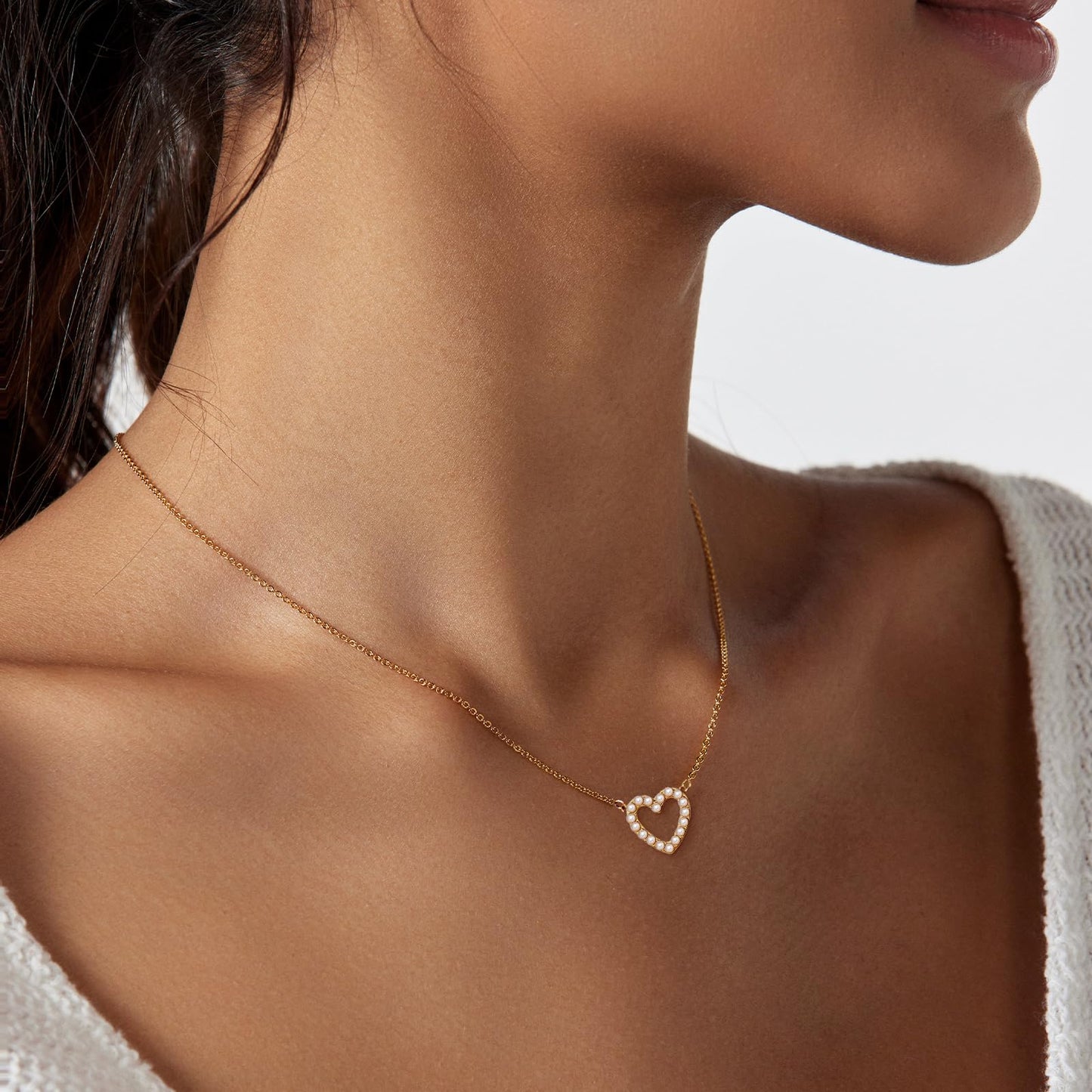 Zeffy Heart Pearl Necklace for Women Dainty Gold Pearl Heart Necklace Cute Heart Love Necklaces Simple Heart Pendant Necklace Trendy Jewelry for Women