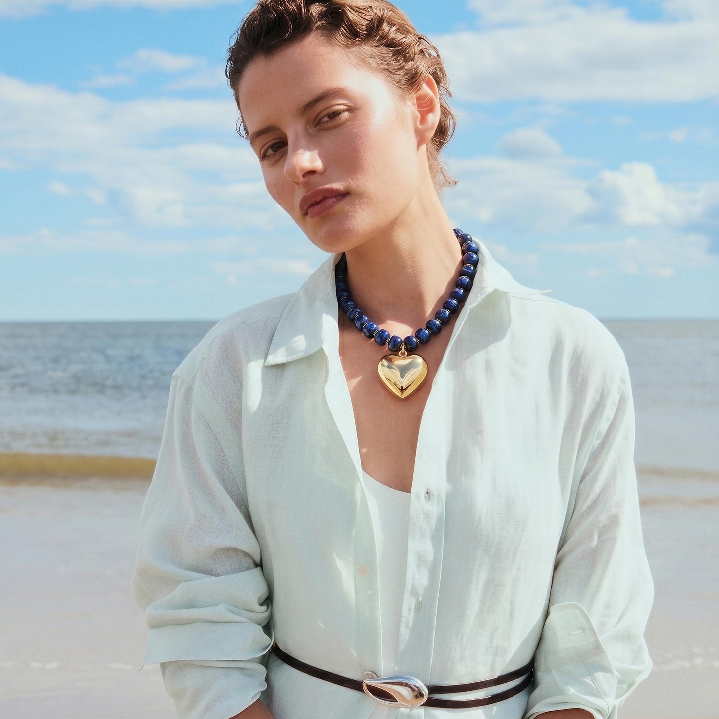 MIUSISHIYU Navy Blue Faux Lapis Lazuli Resin Chunky Necklaces for Women, Trendy Beaded Puffy Gold Heart Pendant Statement Choker, Lightweight Boho Y2K Summer Beach Jewelry