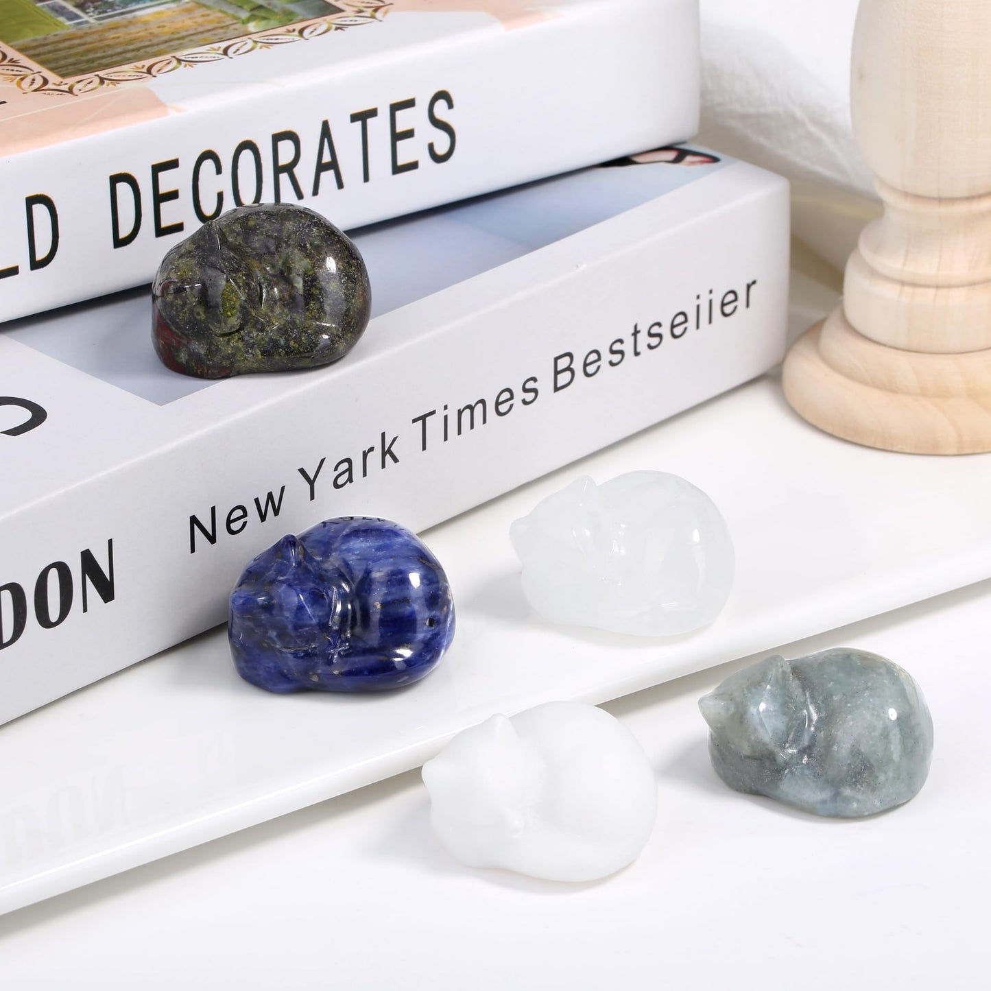 QINJIEJIE White Jade Cat Figurine Crystal Statue Healing Crystal Statue Decor White Cat Gift Stocking Stuffers Polished Gemstones Home Office Desk Decor Cats Gifts for Cat Lovers 1.6"
