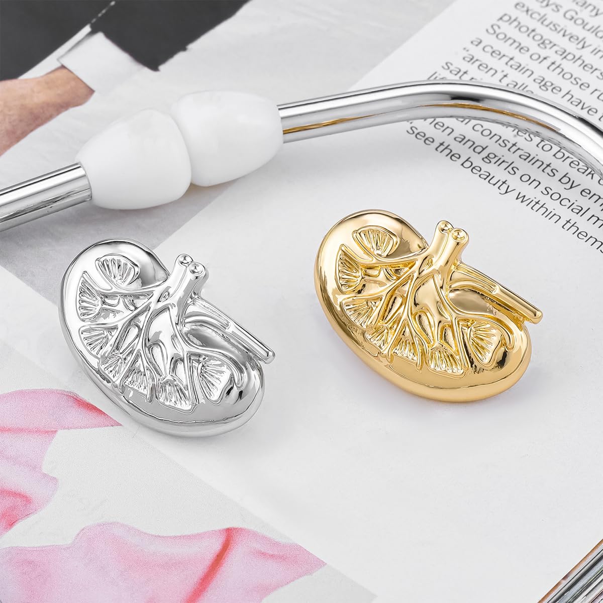 Dr's gift Kidney Anatomy Enamel Brooch Pin14K Plated Gold Renal Lapel Badge Endocrinology Urology Jewelry for Doctors Nurses Medical Students
