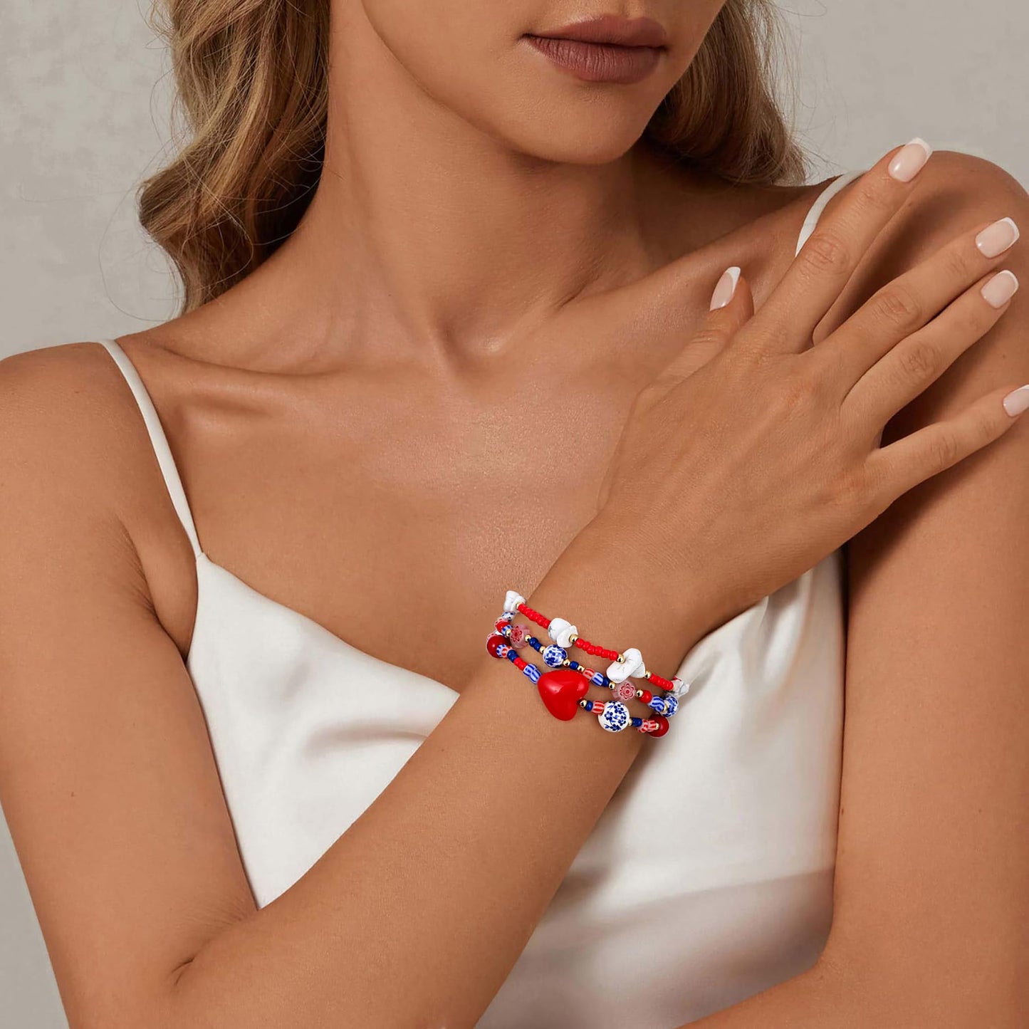 Dainty heart Charm Beads Bracelet for Women Blue And White Vintage Ceramics Flower Bracelet Handmade Stretch Cute Beaded Romantic stackable Jewelry Gifts