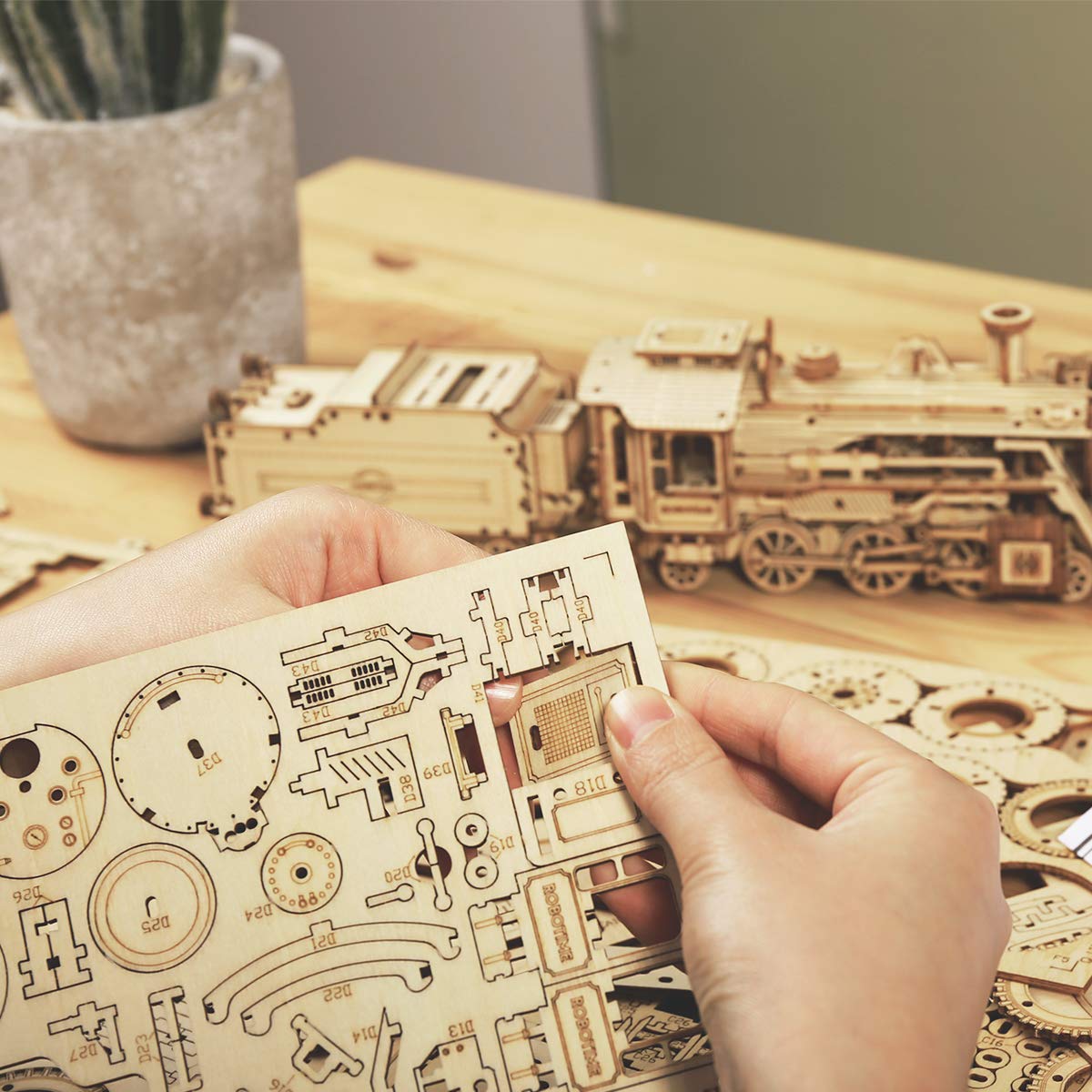 ROKR Model Car Kits Wooden 3D Puzzles Model Building Kits for Adults to Build-Educational Brain Teaser Assembly Model, Desk Decor/DIY Hobbies/Gifts (Prime Steam Express/12.1 * 2.7 * 3.3)