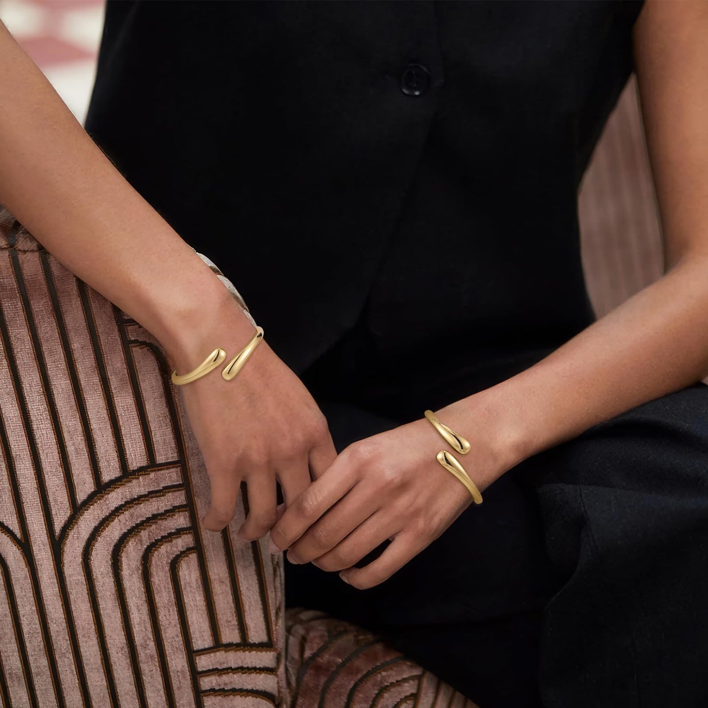 Yowivon Gold Bangles for Women, Fine Teardrop Gold Bracelet, Twisted Hinged Open Bangle Bracelets for Women, Non Tarnish Wrist Cuff, Trendy Jewelry Gifts for Christmas Valentine Birthday