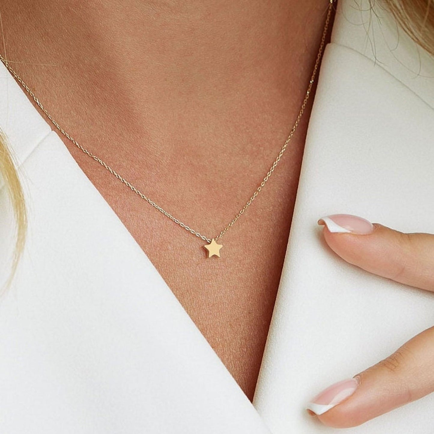 VRIUA Gold Necklace for Women,Dainty Star Necklace 14k Gold Plated Simple Star Pendant Necklace Jewelry Everyday for Women