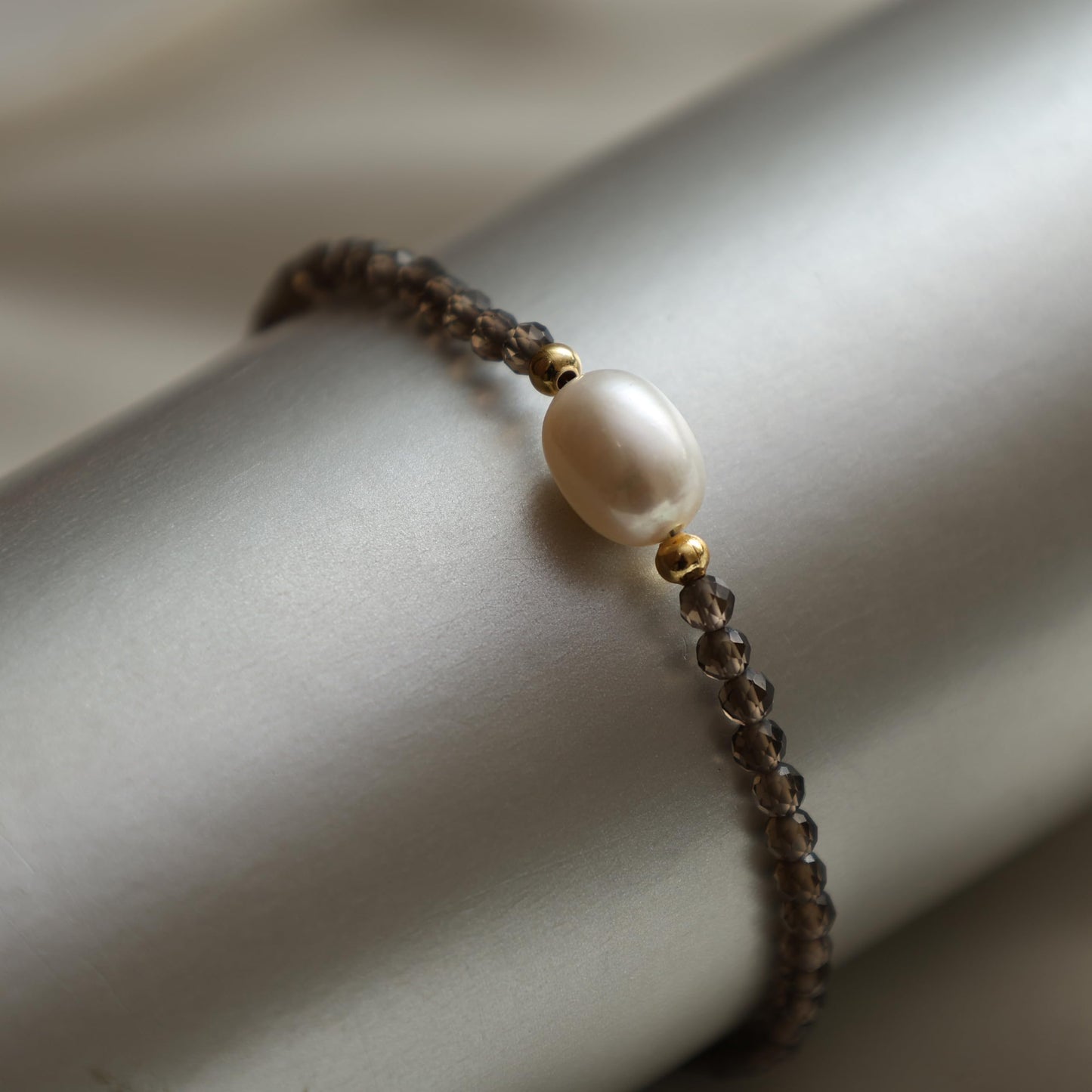 Gempires Smoky Quartz Beaded Bracelet with Freshwater Pearl Gemstone Jewelry Brown Crystal Handmade Bracelet Hypoallergenic 7.5 Inch Gold Plated Lightweight Western Jewelry