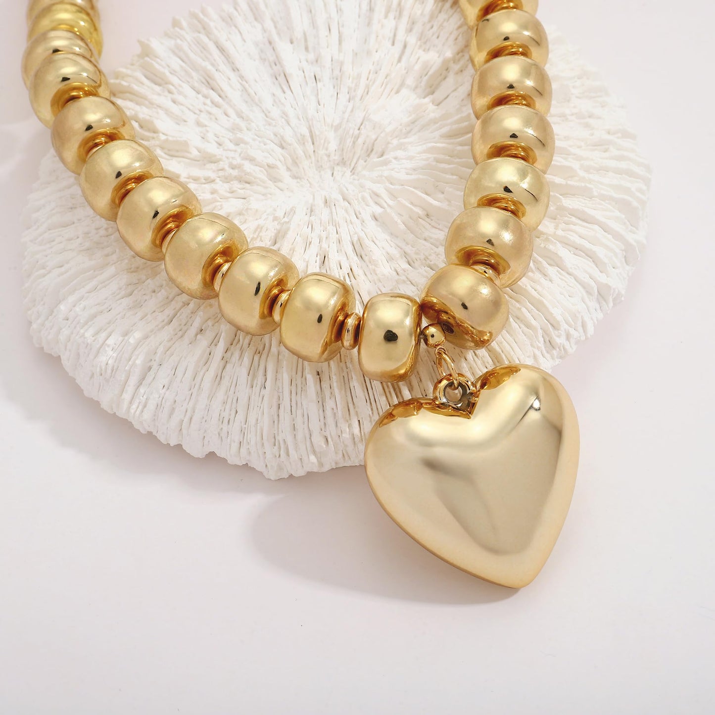 ENSKEFEN Gold Heart Pendant Beaded Necklace for Women Chunky Acrylic Gold Plated Bead Choker Necklace Adjustable Large Statement Necklace Fashion Boho Jewelry