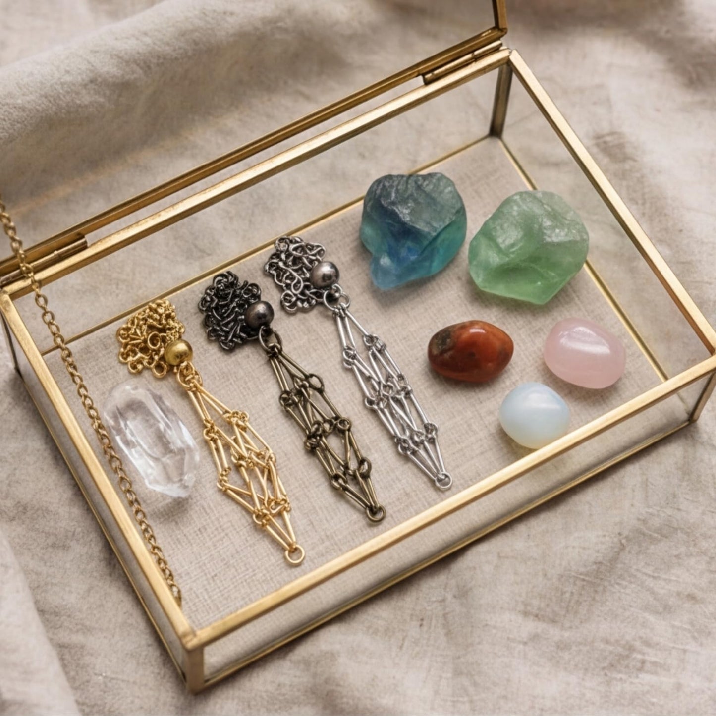 VLIEGEN Crystal Holder Necklace, Stainless Steel Cage for Stone Adjustable Natural Crystal Cage Holder Necklaces Quartz Natural Gemstone Jewelry for Women Men(1pcs-Silver small)
