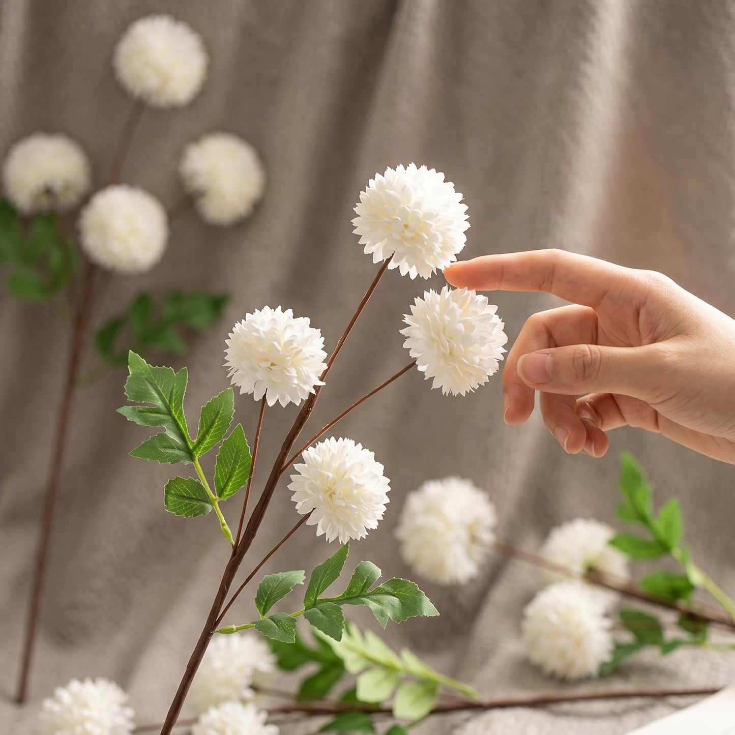 Voqoza 10 Pcs Fake Kiku White Flowers for Vase, Artificial Small Chrysanthemums Balls with Stem Faux Mini Silk Pompon Mums Floral Arrangements DIY Bouquets Wedding Party Table Centerpieces Home Decor.