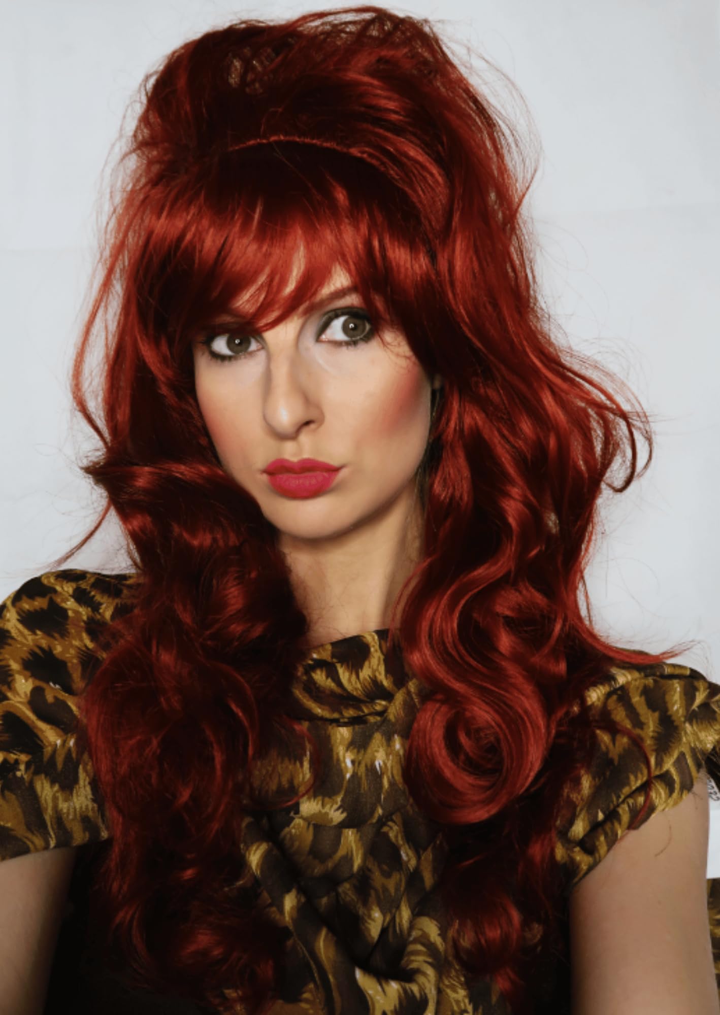 ALLAURA Compatible with Peggy Bundy Costume – Auburn Red Bouffant Wig for Women – 80s Beehive Housewife Hairpiece for Halloween, Retro TV Cosplay, Funny Party Looks, Peg Bundy Wig Fits All Head Sizes