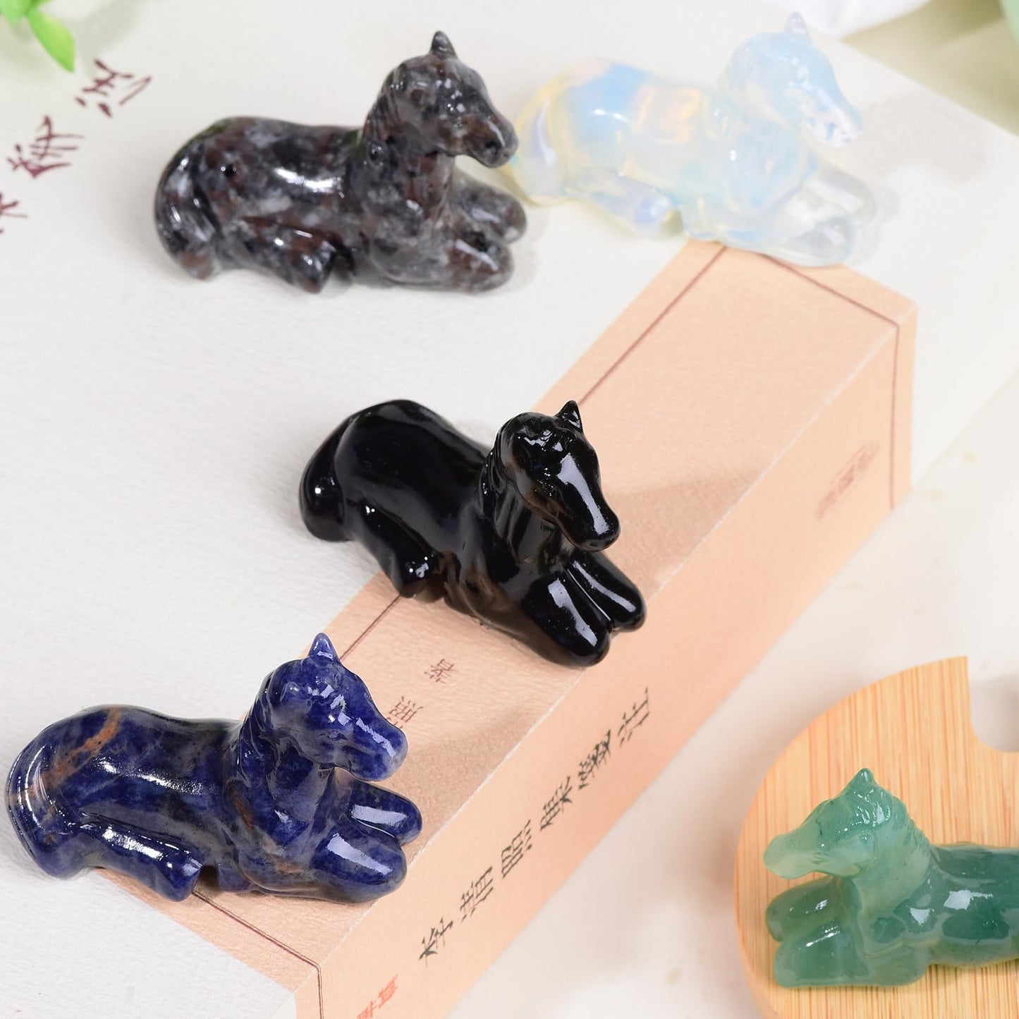 Ytbeoxk 2.2 Inch Flame Stone Horse Crystal Figurines,Hand-Carved Healing Crystals Decor, Horse Statues Stone Energy Gemstones,in Bedroom Office Meditation Memorial Gifts for Men and Women