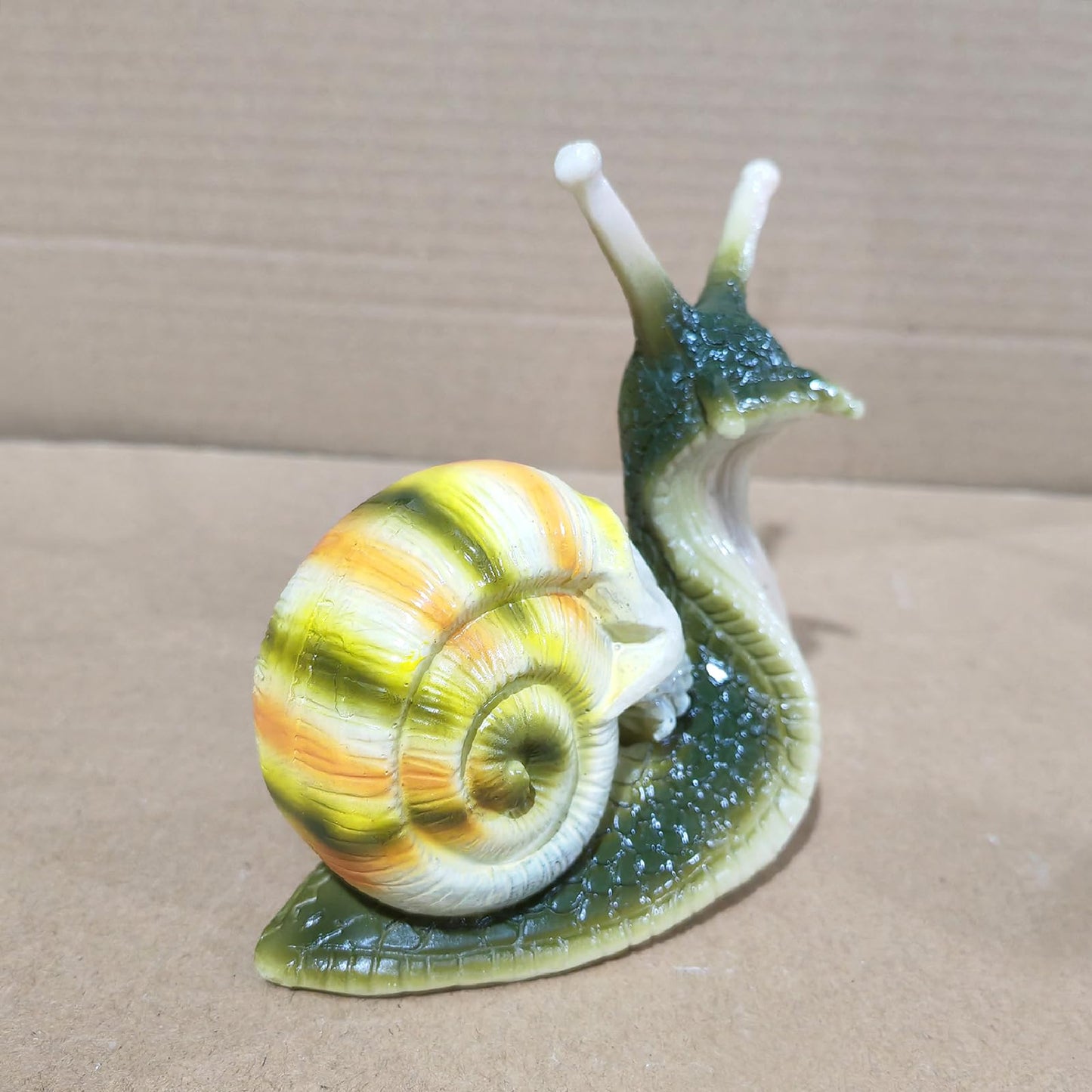 Funny Snail Garden Statues Halloween Skull Snail Decoration Resin Sculpture Decorations Novelty Gift for Desk Indoor Outdoor Yard