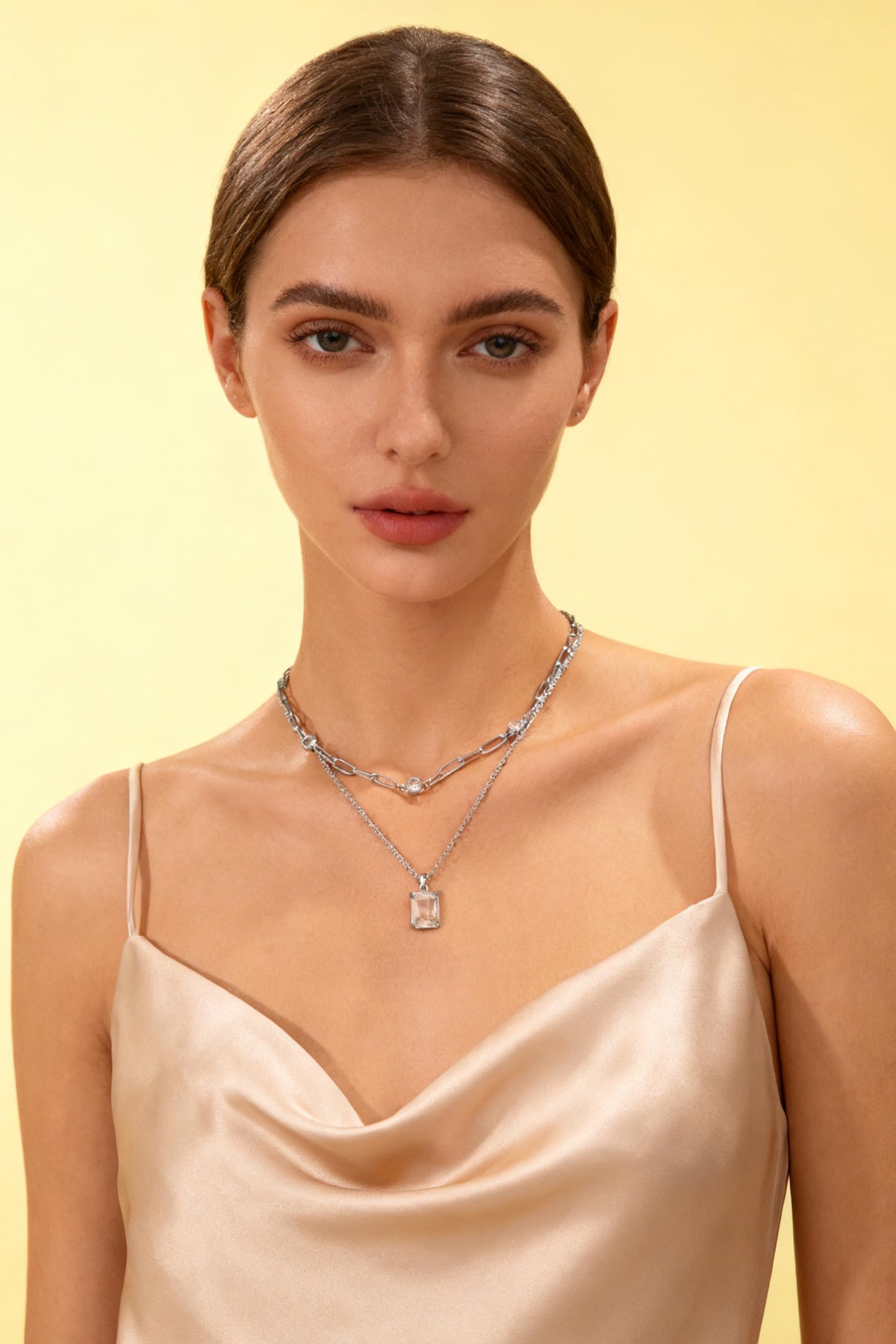 VANGETIMI Clear and Silver Layered Pendant Necklaces for Women Crystal Choker Necklace Paperclip Rhinestone Necklace Party Prom Jewelry