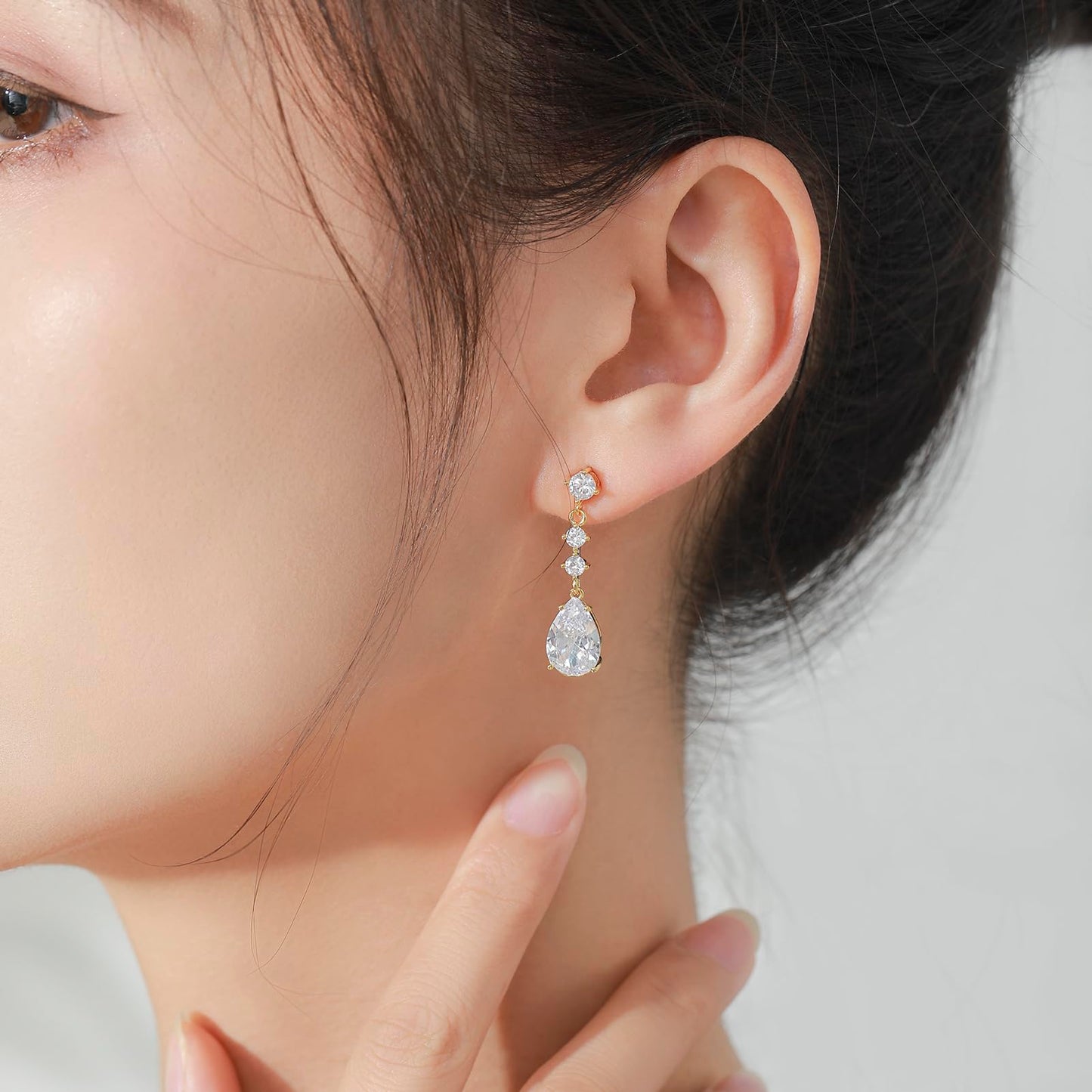 SBLING Cubic Zirconia Teardrop Earrings Wedding Earrings for Brides Bridesmaids, Bridal Dangle Earrings, Teardrop Crystal Drop earrings for Women Jewelry Gifts