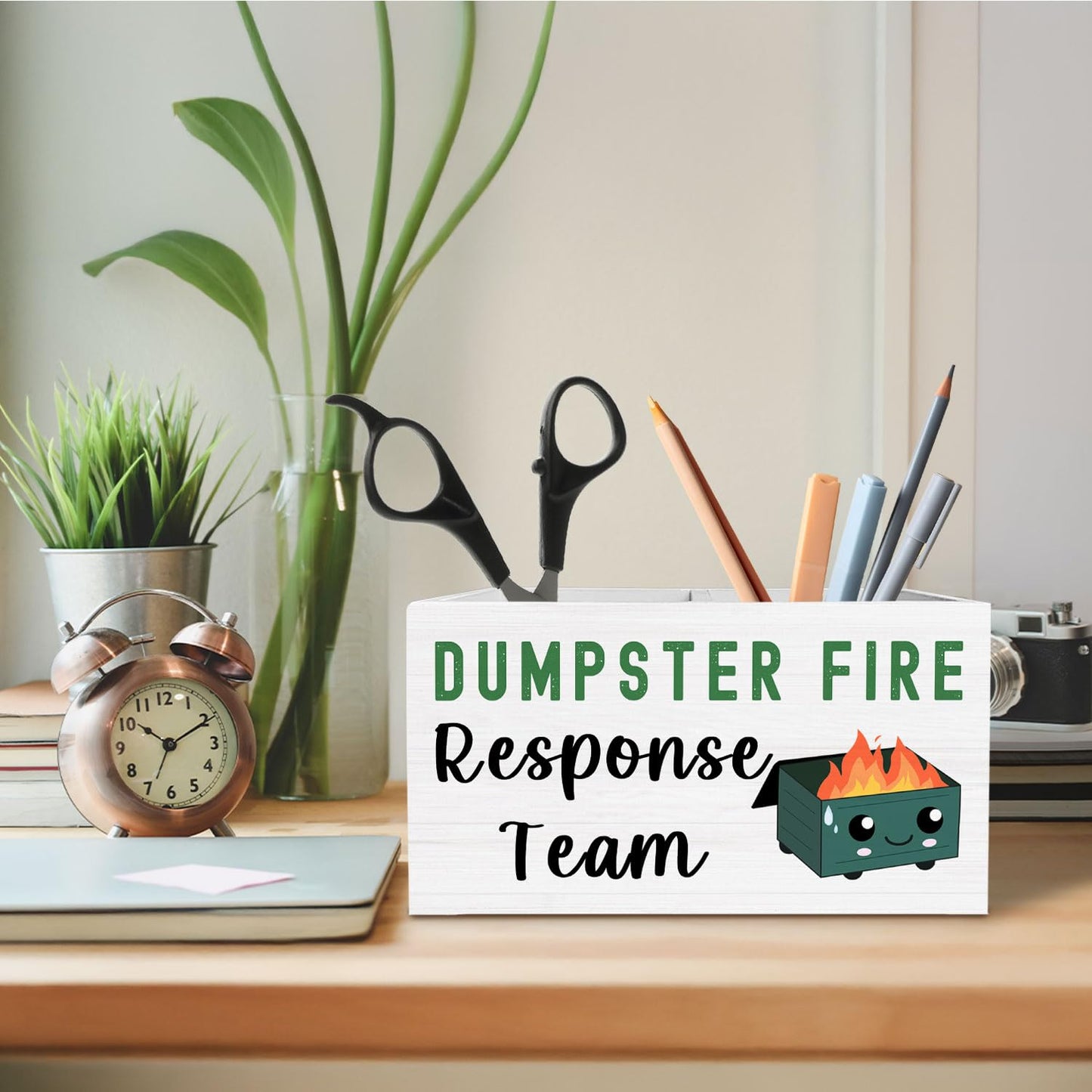 HYKDFMNCJ Funny Dumpster Fire Pen Holder for Desk, Dumpster Fire Response Team Wooden Box Sign Desk Decor for Office Decoration, Sarcastic Office Pencil Organizer, Funny Coworker Gifts