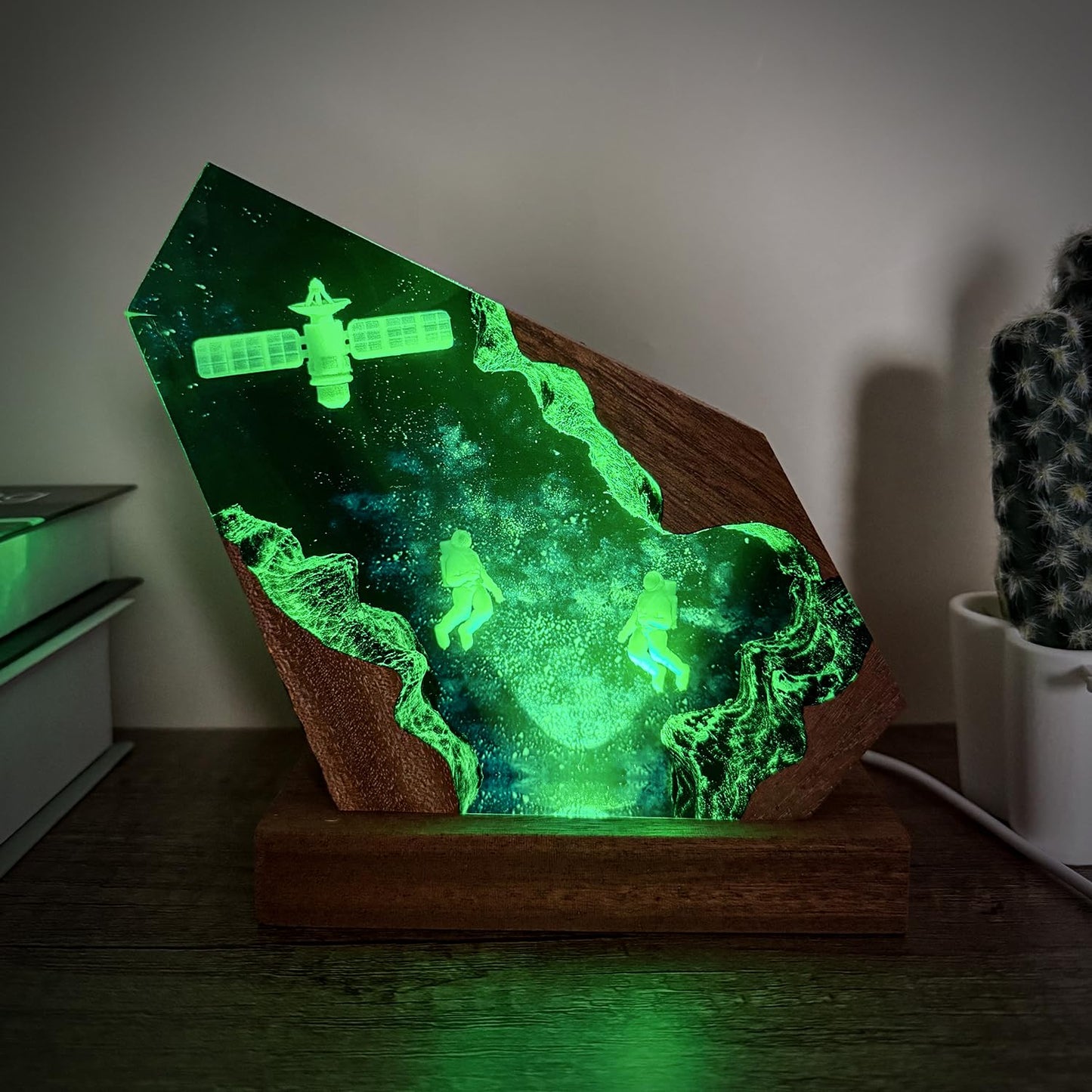 Handcrafted Astronaut Resin Lamp, RGB Galaxy Light With Wood Base USB Charging, Space Themed Bedroom Decor, Astronomy Gift for Sci-fi Lovers, Birthday Valentine's Day Gifts for Women & Men (S,6"x4")