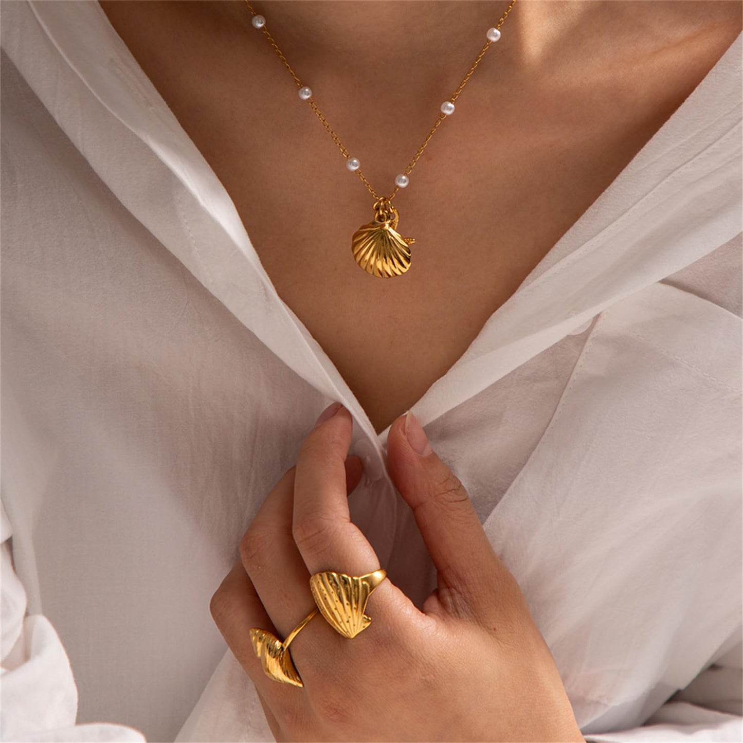 Boho Starfish Seashell Layered Necklace Gold Silver Plated Dainty Charm Double Layer Sea Shell Lucky Stars Ocean Animal Chain Necklace for Women Hawaiian Summer Beach Vacation Jewelry Gifts (Gold pearl necklace)